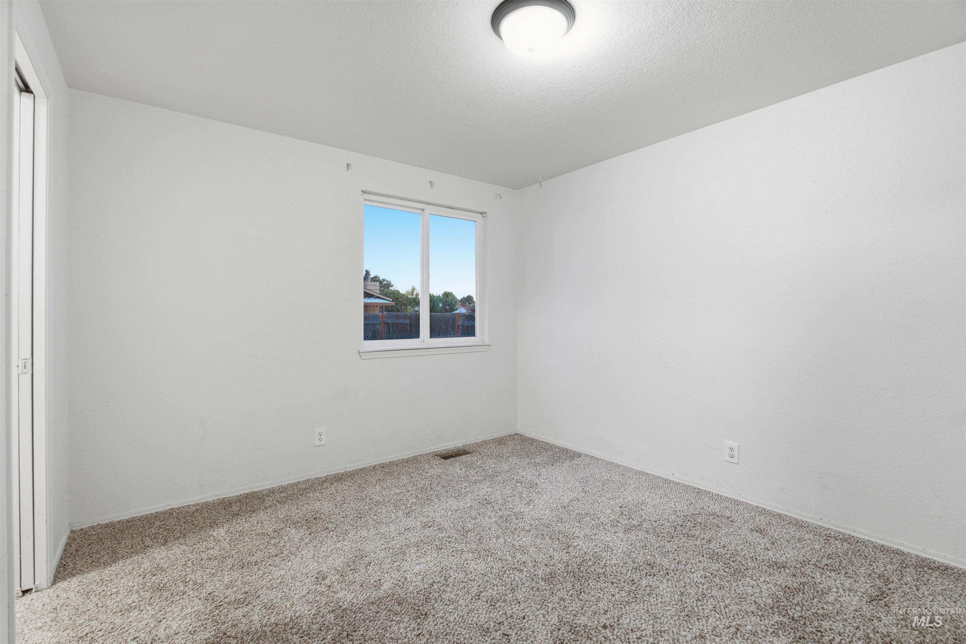 1911 W Tracy ct, Meridian, Idaho 83646, 4 Bedrooms, 2 Bathrooms, Residential For Sale, Price $415,000,MLS 98994155