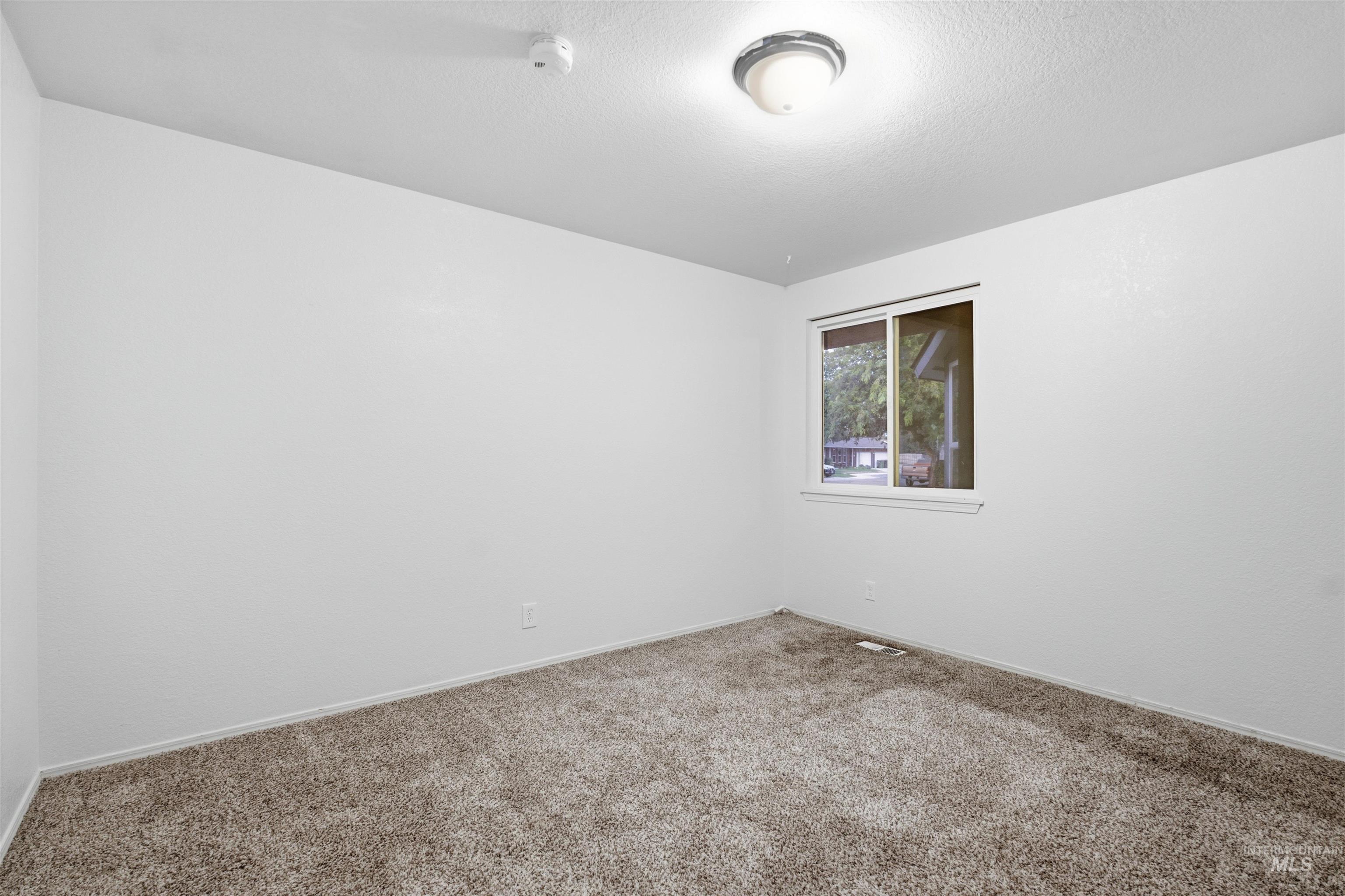 1911 W Tracy ct, Meridian, Idaho 83646, 4 Bedrooms, 2 Bathrooms, Residential For Sale, Price $415,000,MLS 98994155