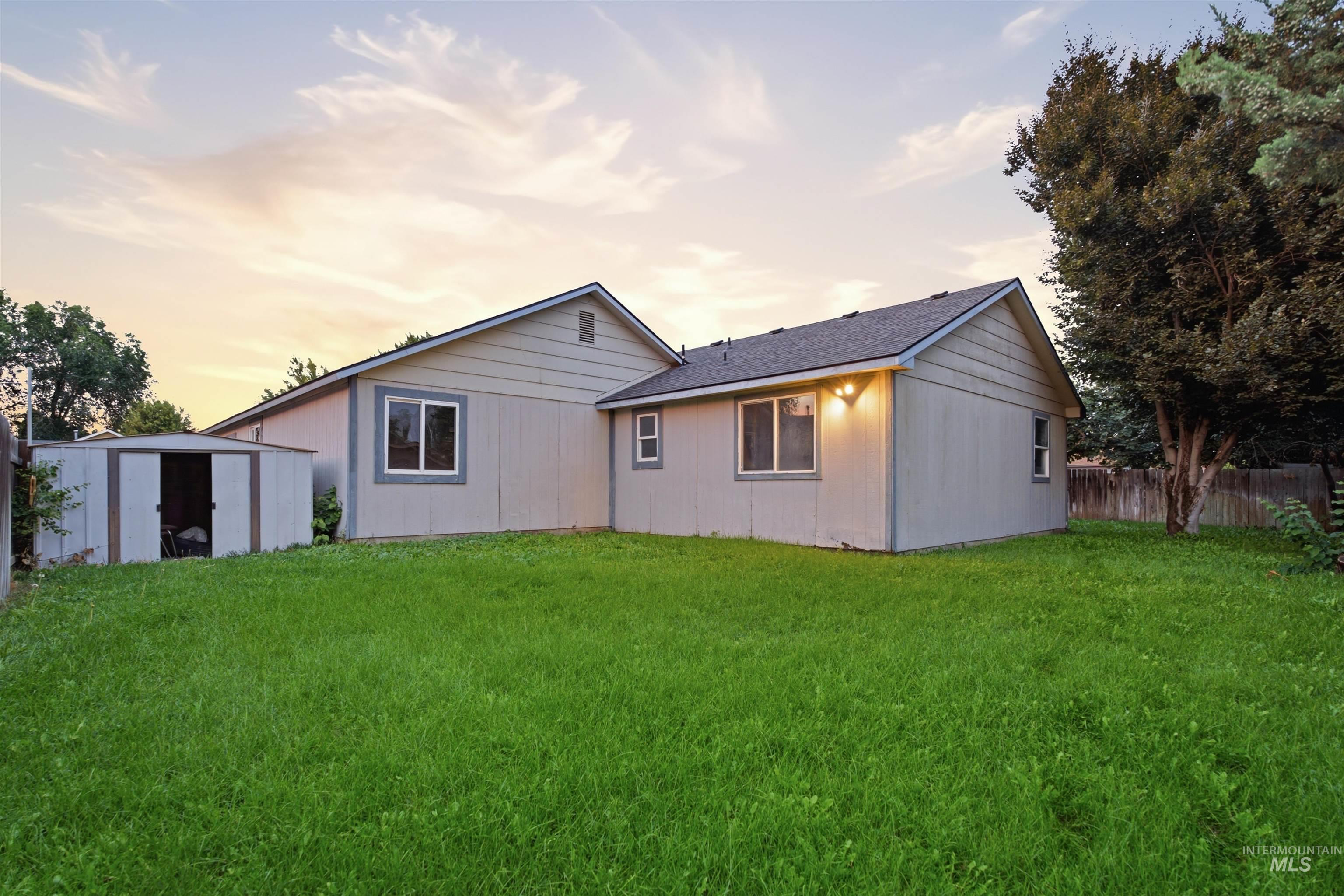 1911 W Tracy ct, Meridian, Idaho 83646, 4 Bedrooms, 2 Bathrooms, Residential For Sale, Price $415,000,MLS 98994155