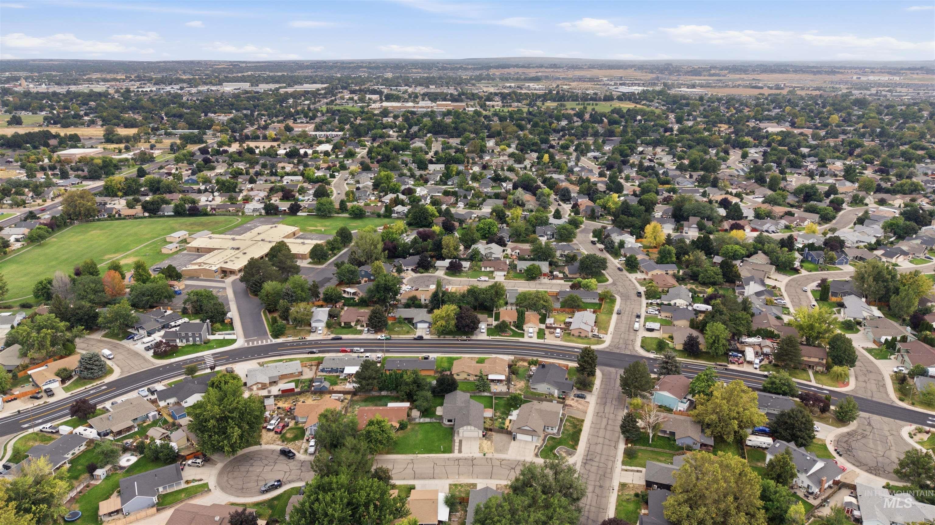 1911 W Tracy ct, Meridian, Idaho 83646, 4 Bedrooms, 2 Bathrooms, Residential For Sale, Price $415,000,MLS 98994155