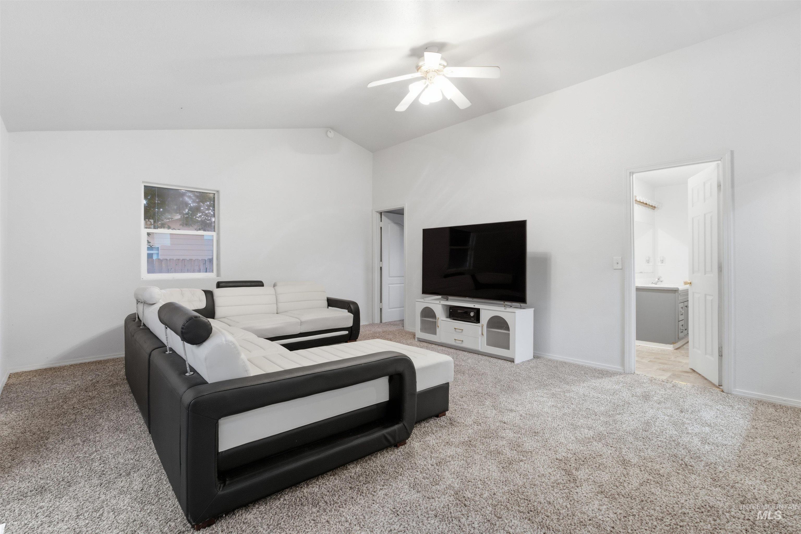 1911 W Tracy ct, Meridian, Idaho 83646, 4 Bedrooms, 2 Bathrooms, Residential For Sale, Price $415,000,MLS 98994155