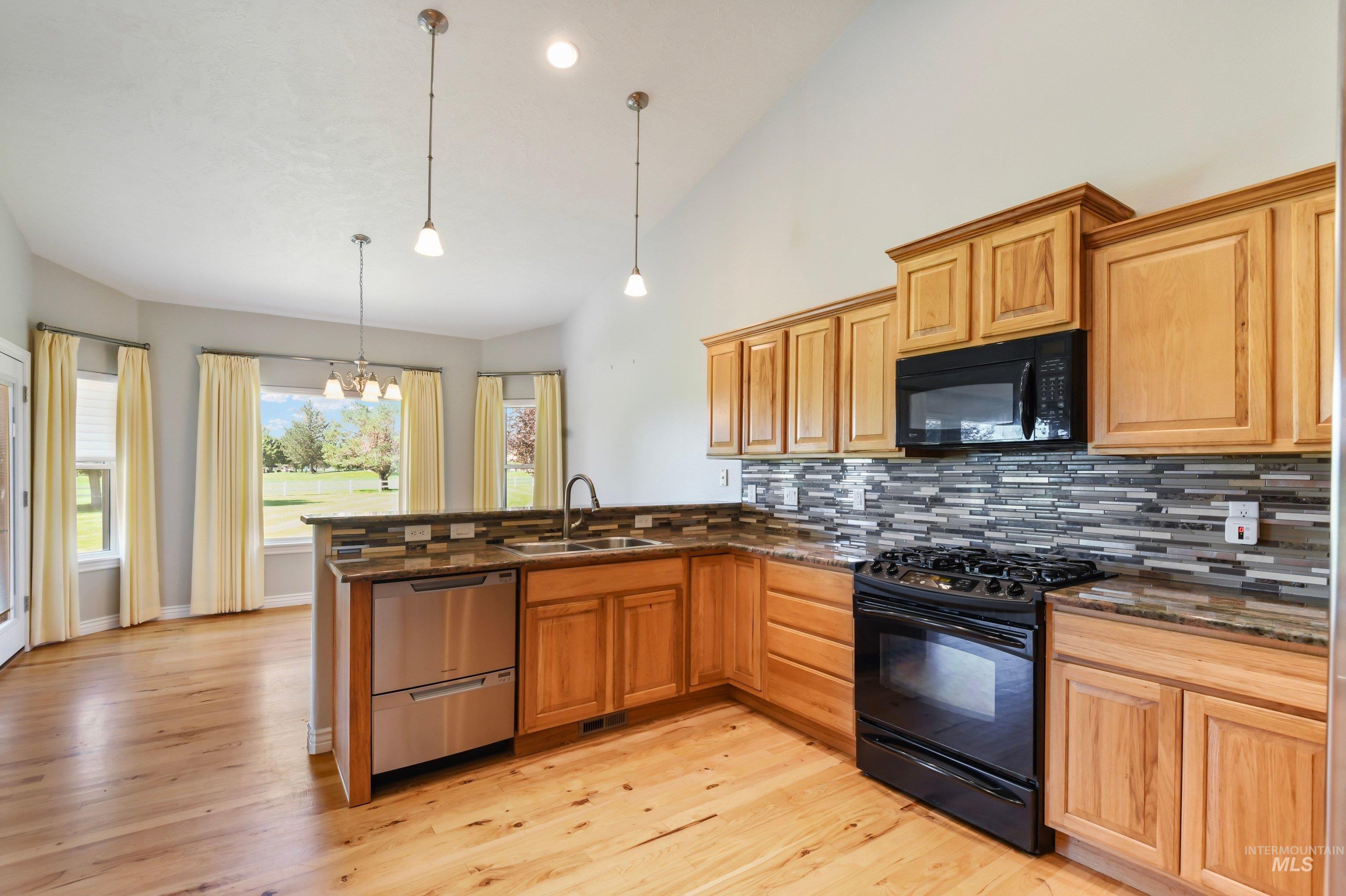 28163 Silo Way, Wilder, Idaho 83676, 4 Bedrooms, 3 Bathrooms, Residential For Sale, Price $749,900,MLS 98994161