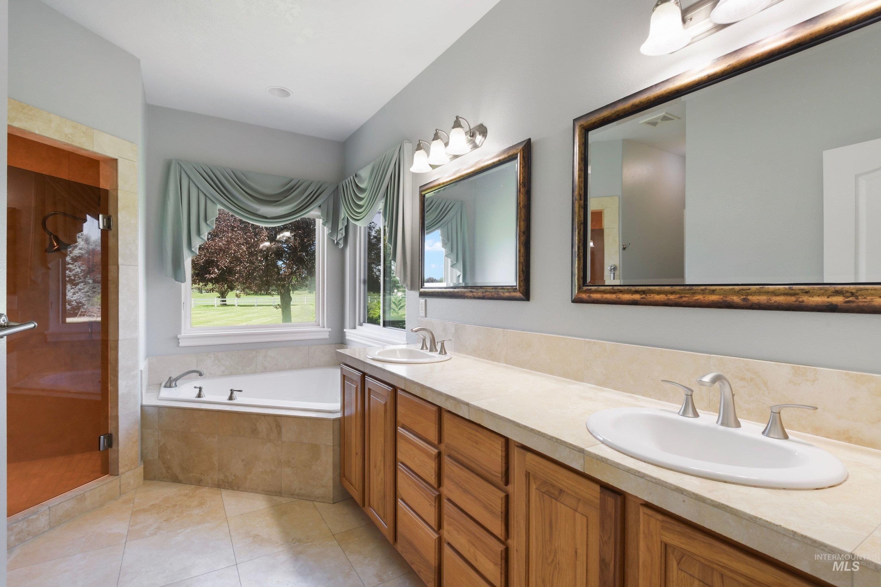 28163 Silo Way, Wilder, Idaho 83676, 4 Bedrooms, 3 Bathrooms, Residential For Sale, Price $749,900,MLS 98994161