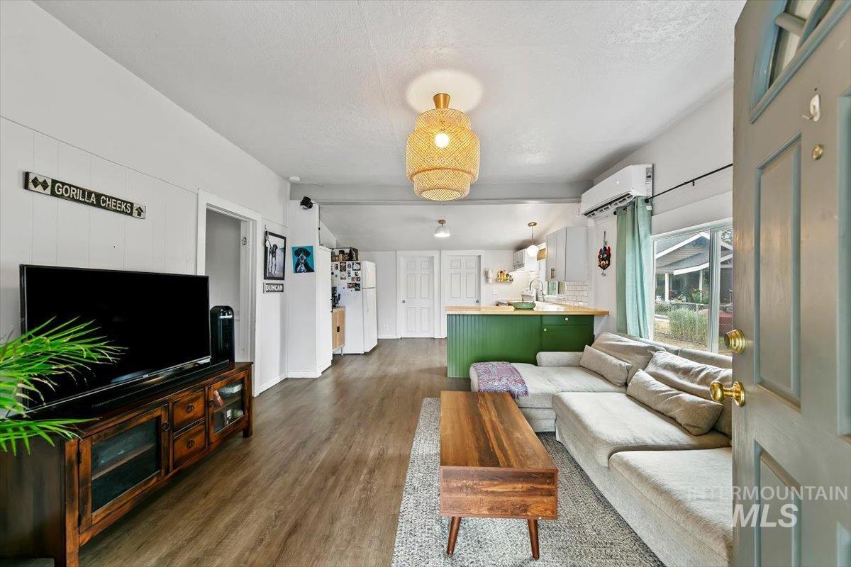 512 15th Ave N, Nampa, Idaho 83687, 3 Bedrooms, 1 Bathroom, Residential For Sale, Price $329,000, 98994167