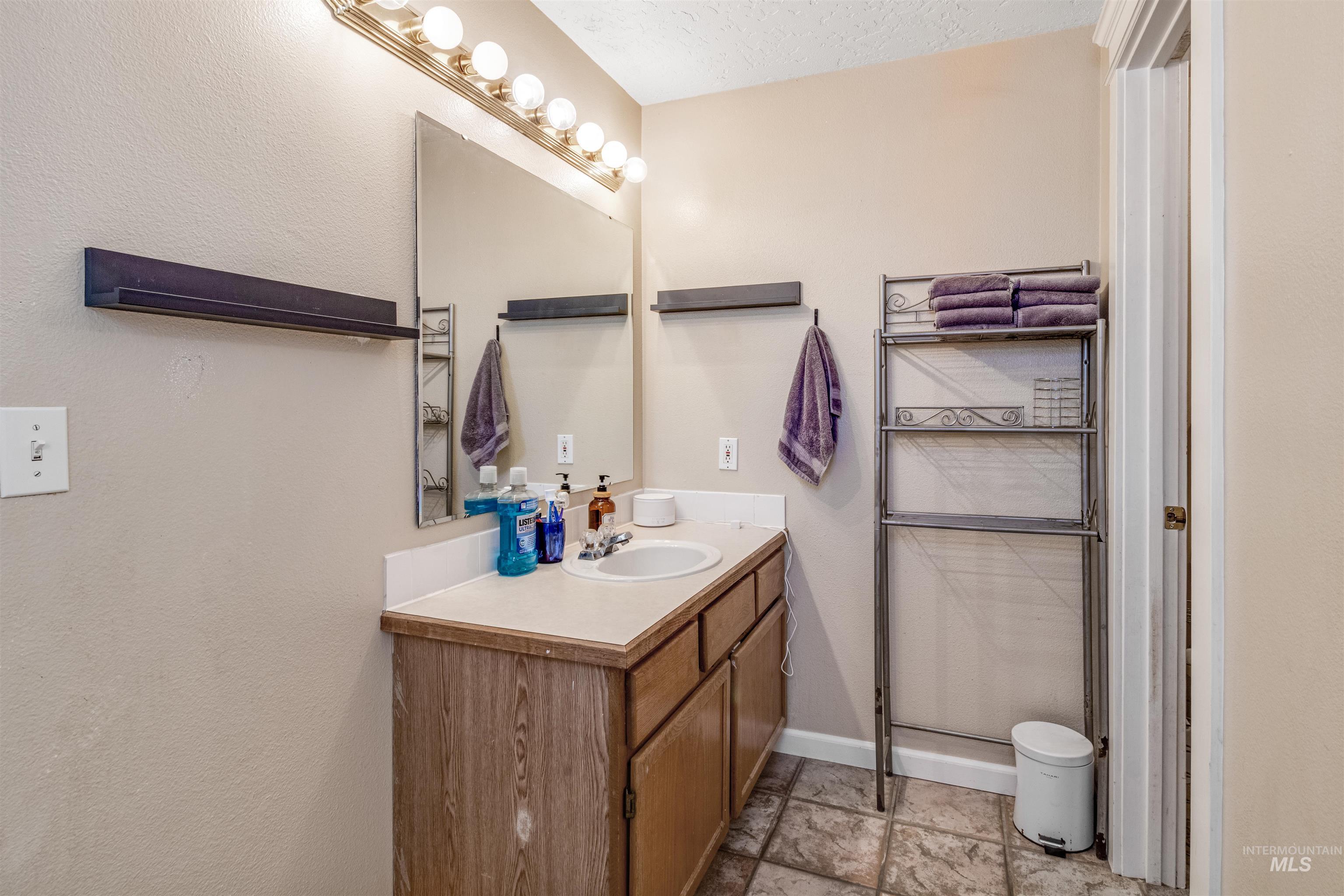 1316 Willow Creek Dr, Nampa, Idaho 83686, 4 Bedrooms, 2 Bathrooms, Residential For Sale, Price $410,000,MLS 98994197