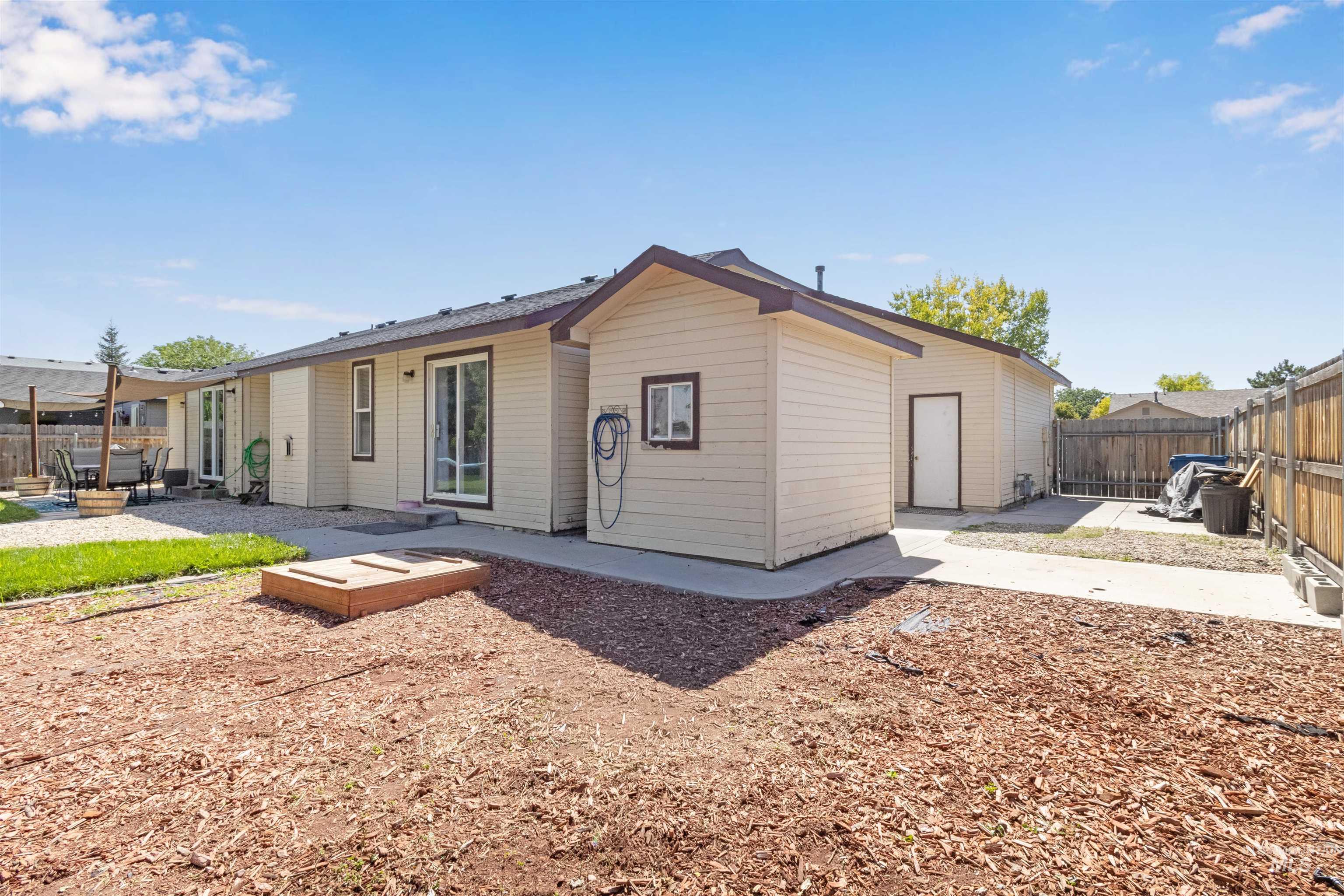 1316 Willow Creek Dr, Nampa, Idaho 83686, 4 Bedrooms, 2 Bathrooms, Residential For Sale, Price $410,000,MLS 98994197