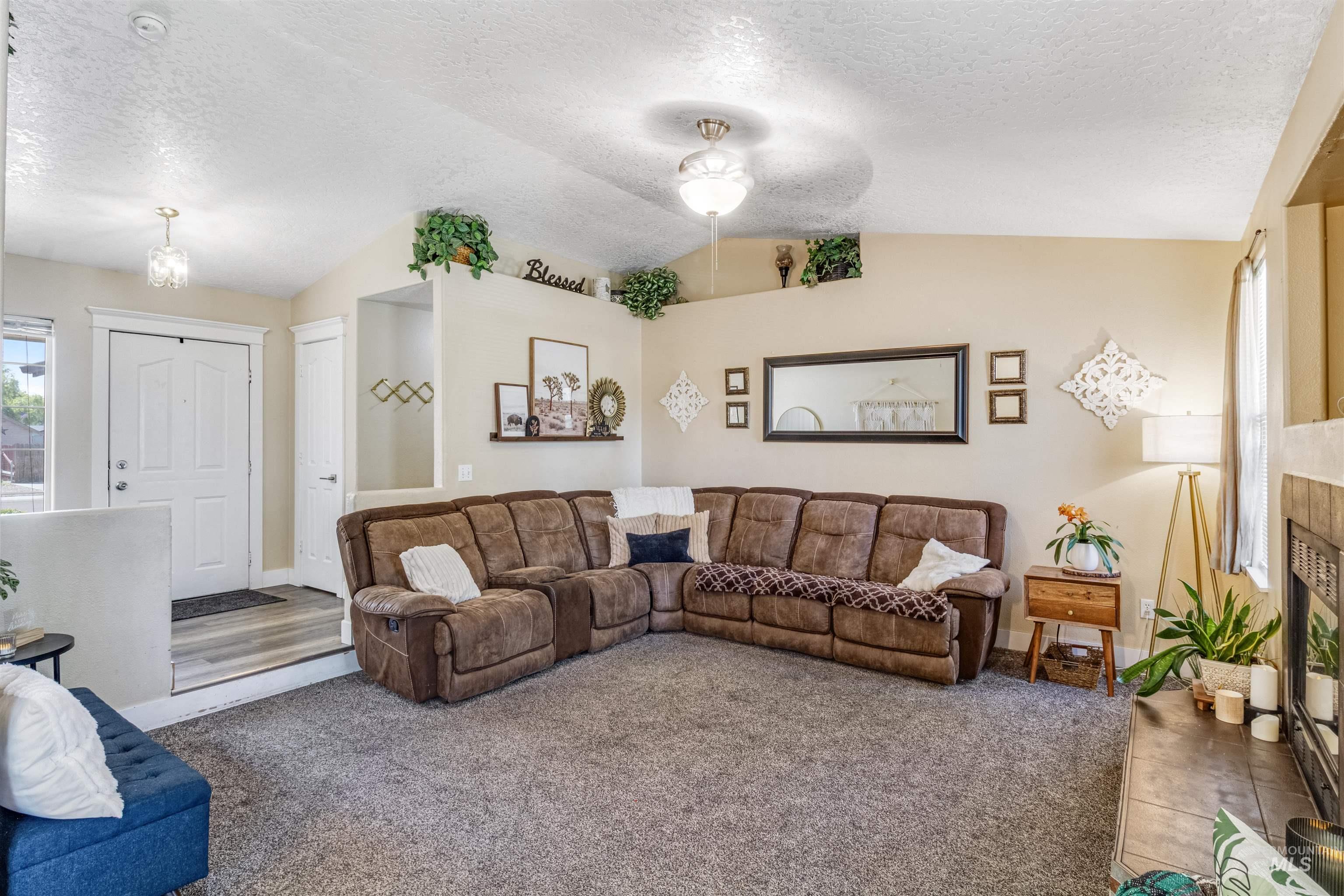 1316 Willow Creek Dr, Nampa, Idaho 83686, 4 Bedrooms, 2 Bathrooms, Residential For Sale, Price $410,000,MLS 98994197