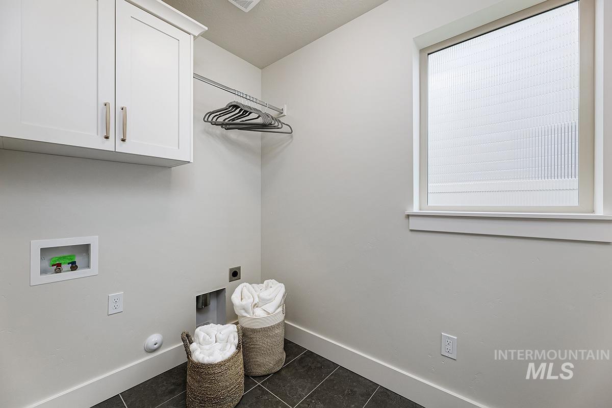 3689 S Cedarhurst Lane, Meridian, Idaho 83642, 3 Bedrooms, 2 Bathrooms, Residential For Sale, Price $515,800,MLS 98994203