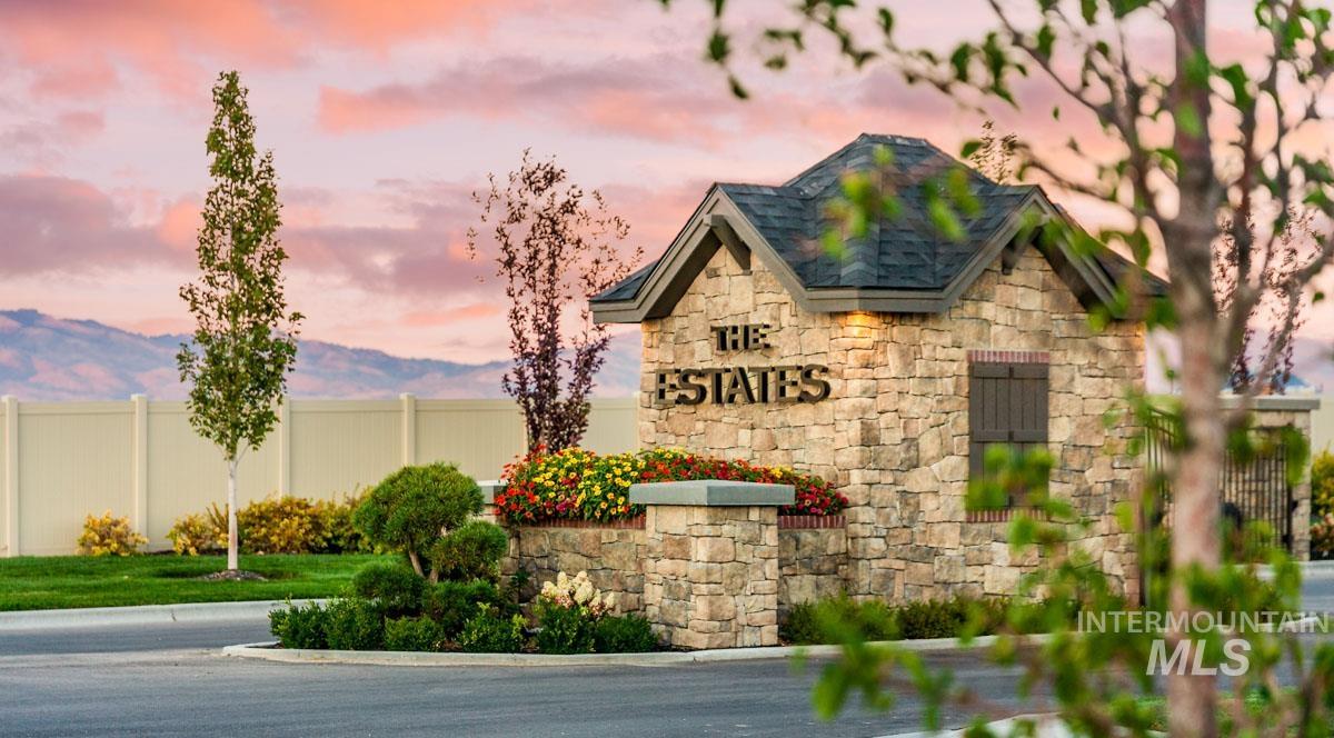 3689 S Cedarhurst Lane, Meridian, Idaho 83642, 3 Bedrooms, 2 Bathrooms, Residential For Sale, Price $515,800,MLS 98994203