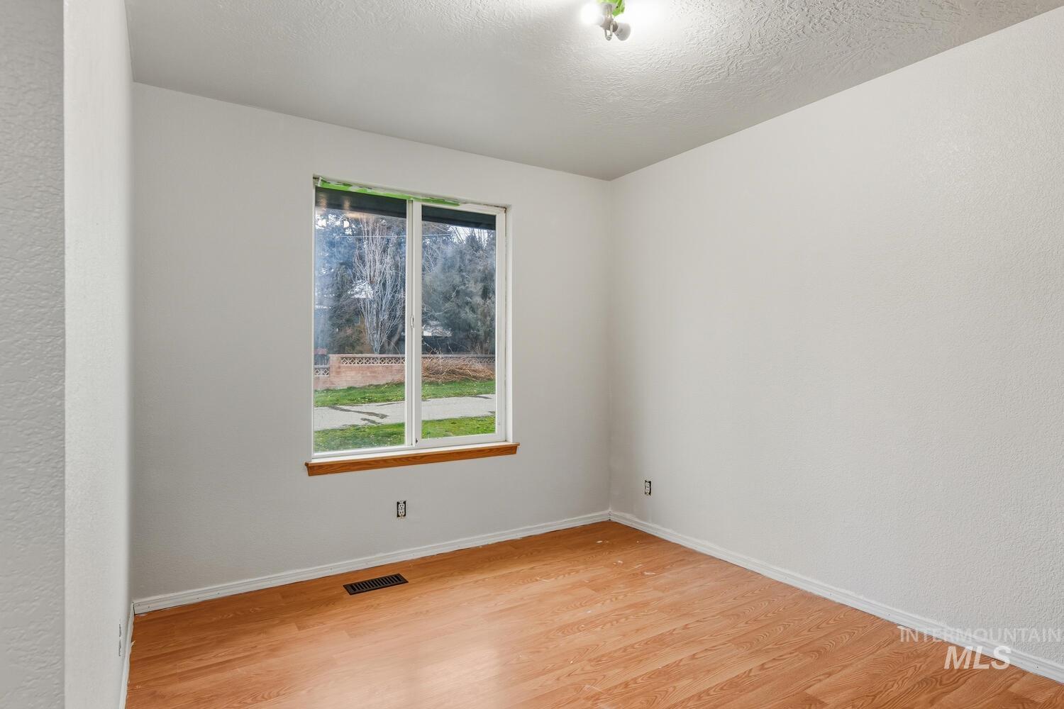 1052 NW 5th Ave, Meridian, Idaho 83642, 3 Bedrooms, 2 Bathrooms, Residential For Sale, Price $360,000,MLS 98994215