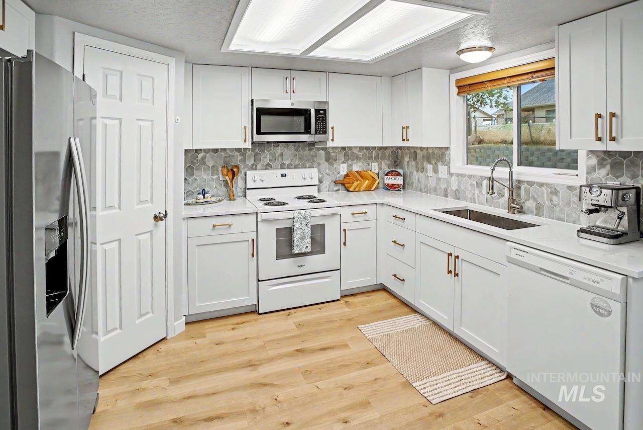 3339 Cedar Park Pl, Nampa, Idaho 83686, 3 Bedrooms, 2 Bathrooms, Residential For Sale, Price $369,900,MLS 98994226