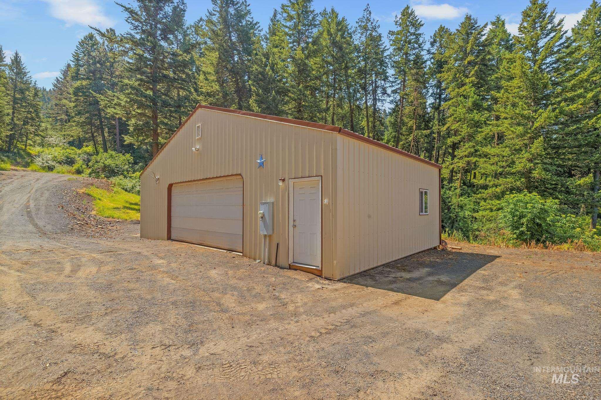 40936 Bobcat Lane, Lewiston, Idaho 83501, 3 Bedrooms, 2 Bathrooms, Residential For Sale, Price $425,000,MLS 98994232
