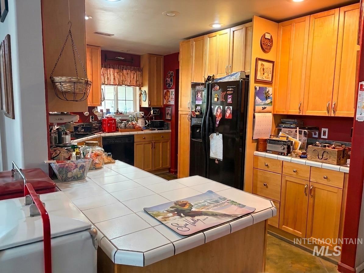 1915 East 3100 South, Wendell, Idaho 83355, 3 Bedrooms, 2 Bathrooms, Residential For Sale, Price $489,000,MLS 98994233