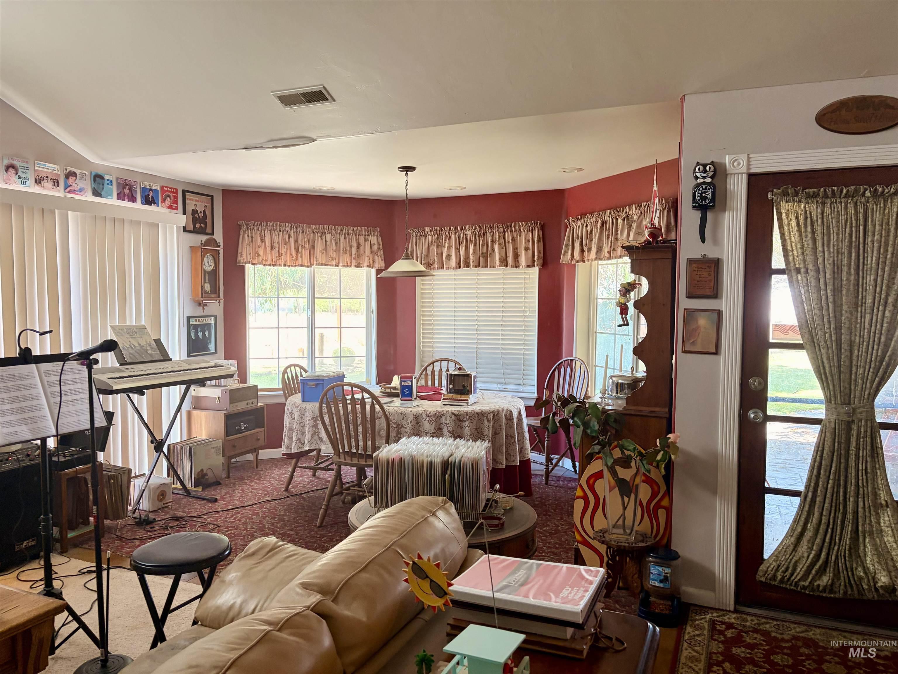 1915 East 3100 South, Wendell, Idaho 83355, 3 Bedrooms, 2 Bathrooms, Residential For Sale, Price $489,000,MLS 98994233
