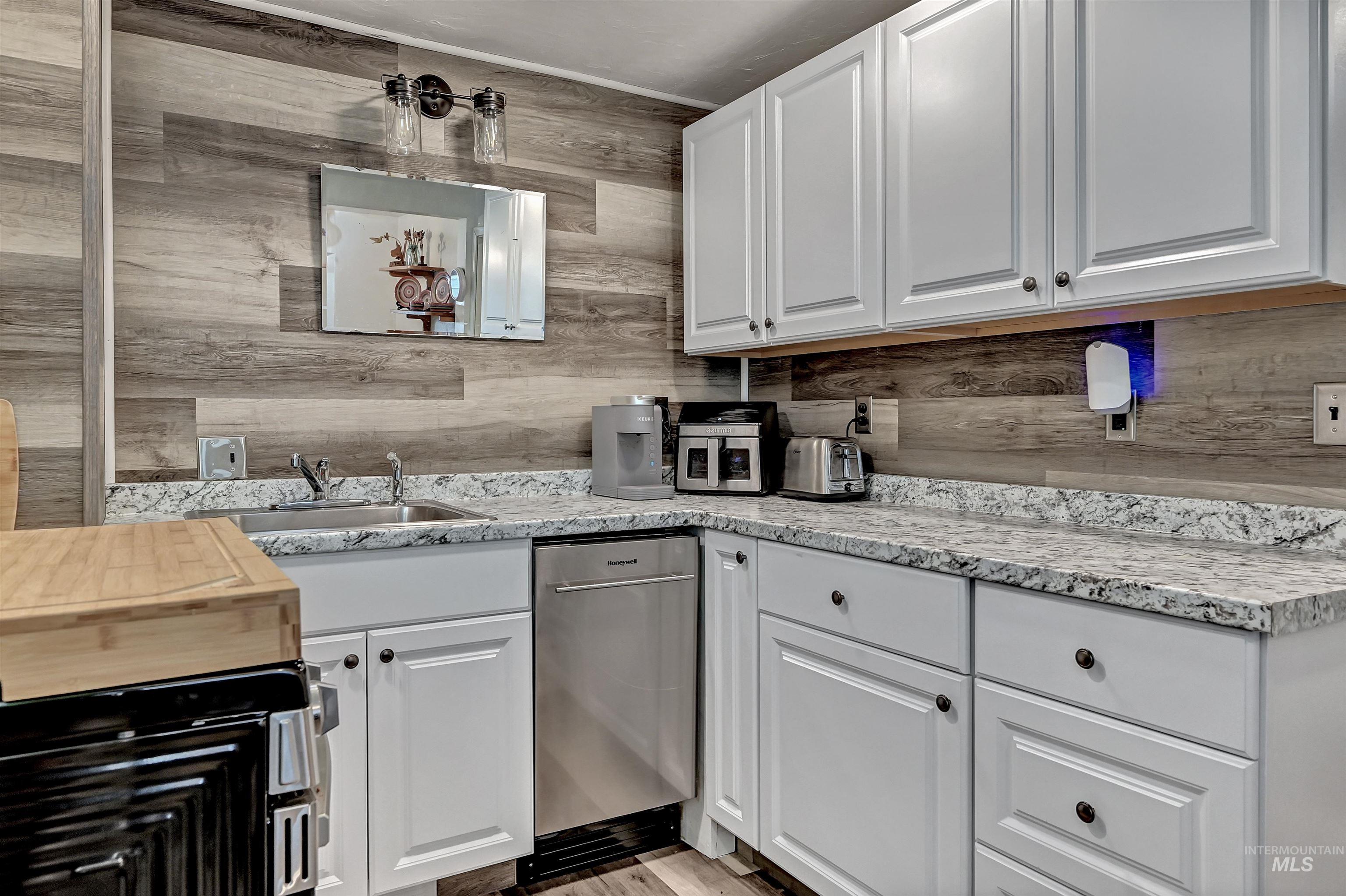 2206 S Manitou Ave, Boise, Idaho 83706, 2 Bedrooms, 2 Bathrooms, Residential For Sale, Price $410,000,MLS 98994241