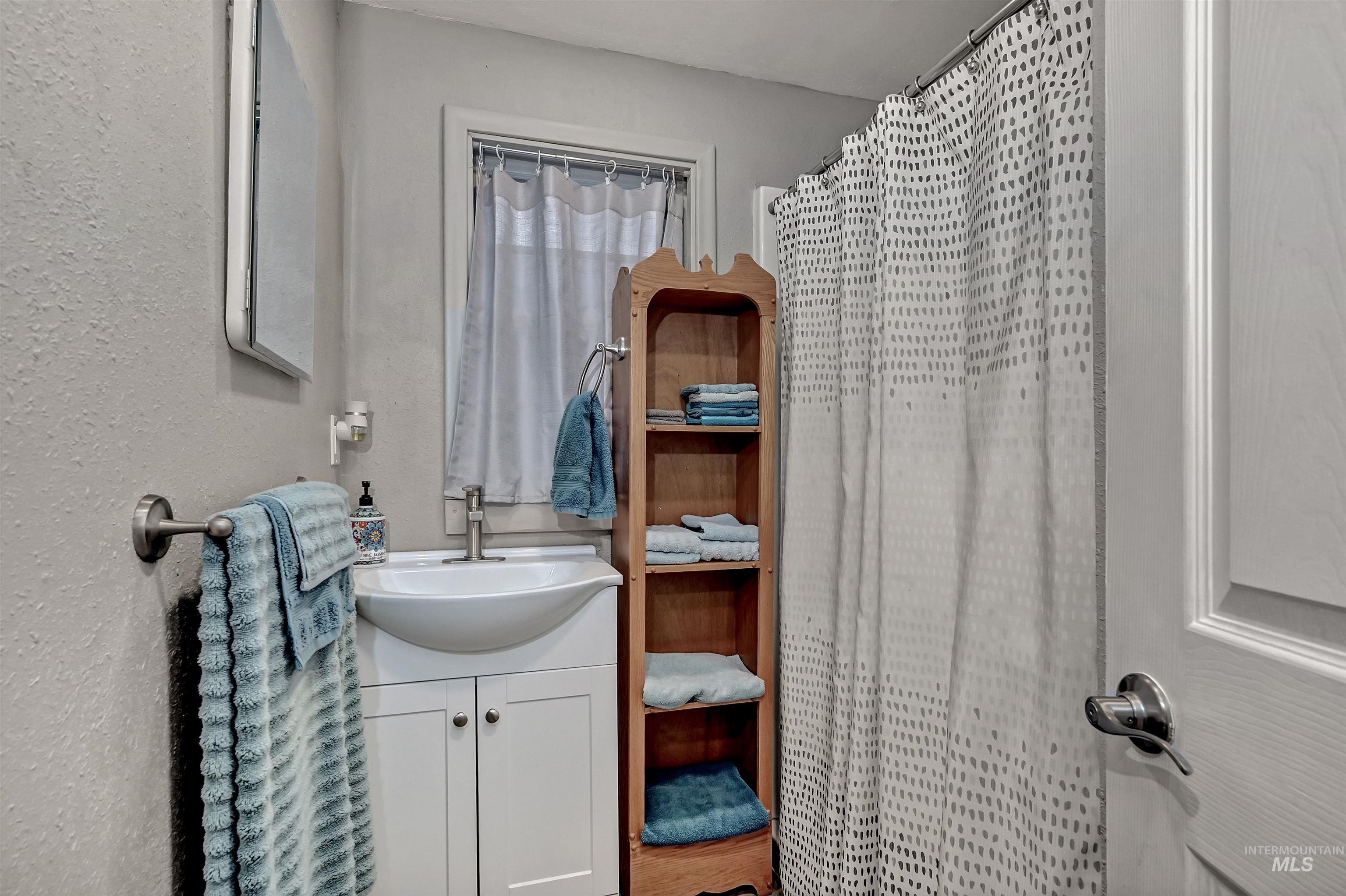 2206 S Manitou Ave, Boise, Idaho 83706, 2 Bedrooms, 2 Bathrooms, Residential For Sale, Price $410,000,MLS 98994241