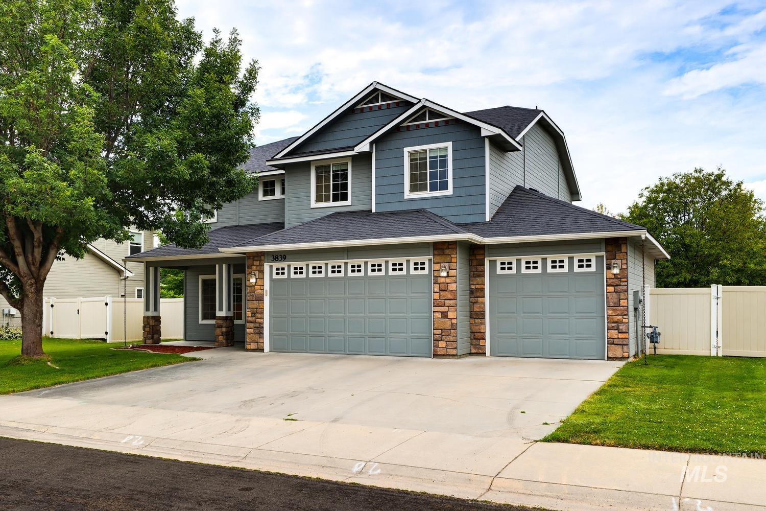 3839 N Cool River Way, Meridian, Idaho 83646, 4 Bedrooms, 2.5 Bathrooms, Residential For Sale, Price $529,900,MLS 98994249