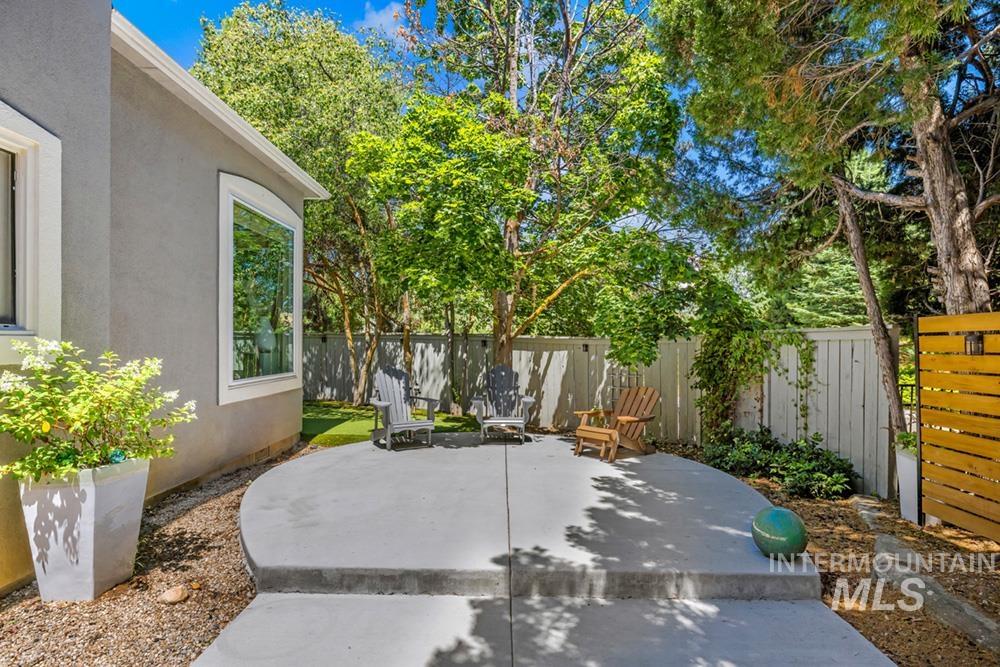 1865 E Sendero Ln, Boise, Idaho 83712, 5 Bedrooms, 3 Bathrooms, Residential For Sale, Price $990,000, 98994255