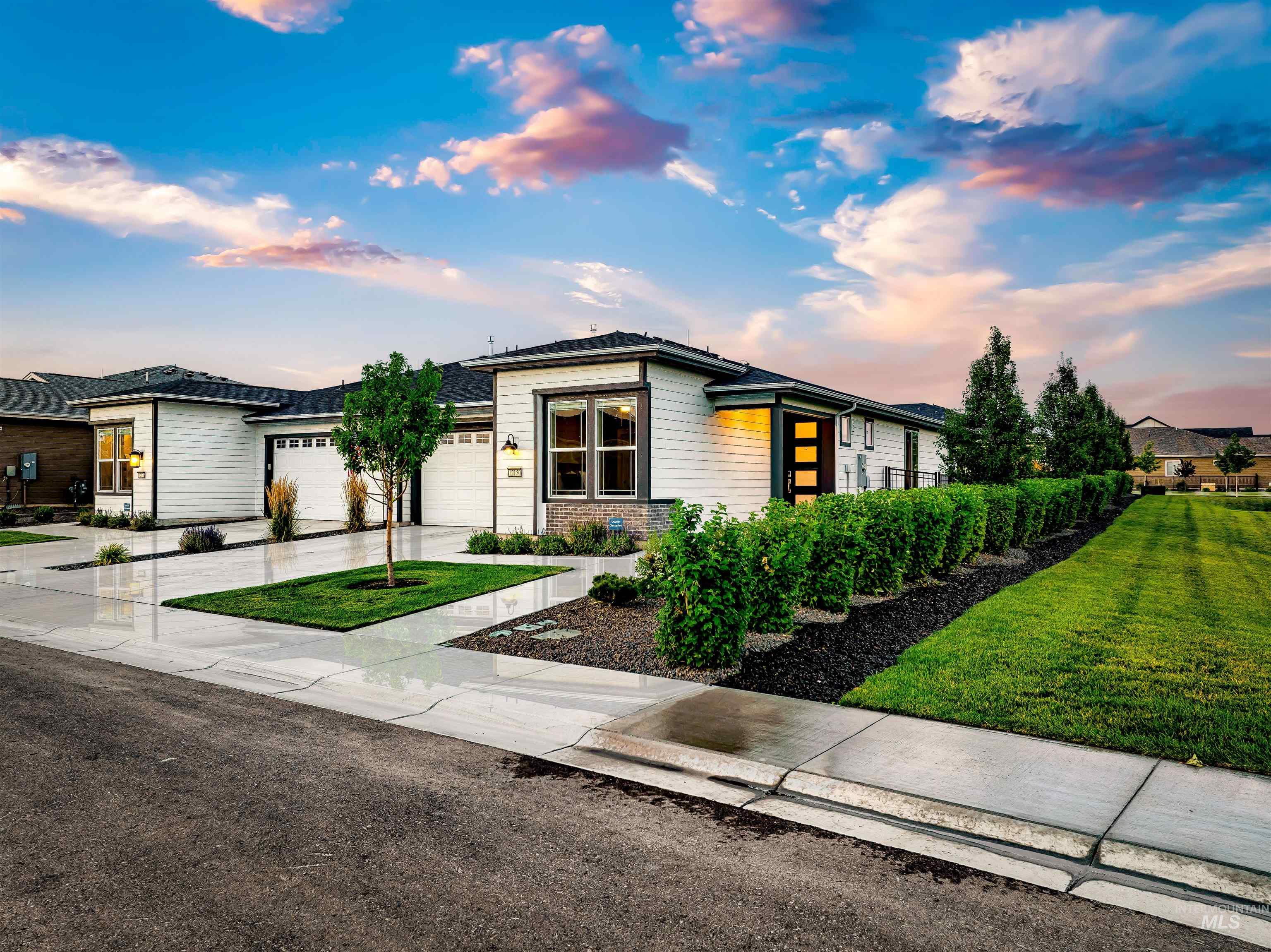 12150 S Glory Ln, Kuna, Idaho 83634, 2 Bedrooms, 2 Bathrooms, Residential For Sale, Price $499,900,MLS 98994256
