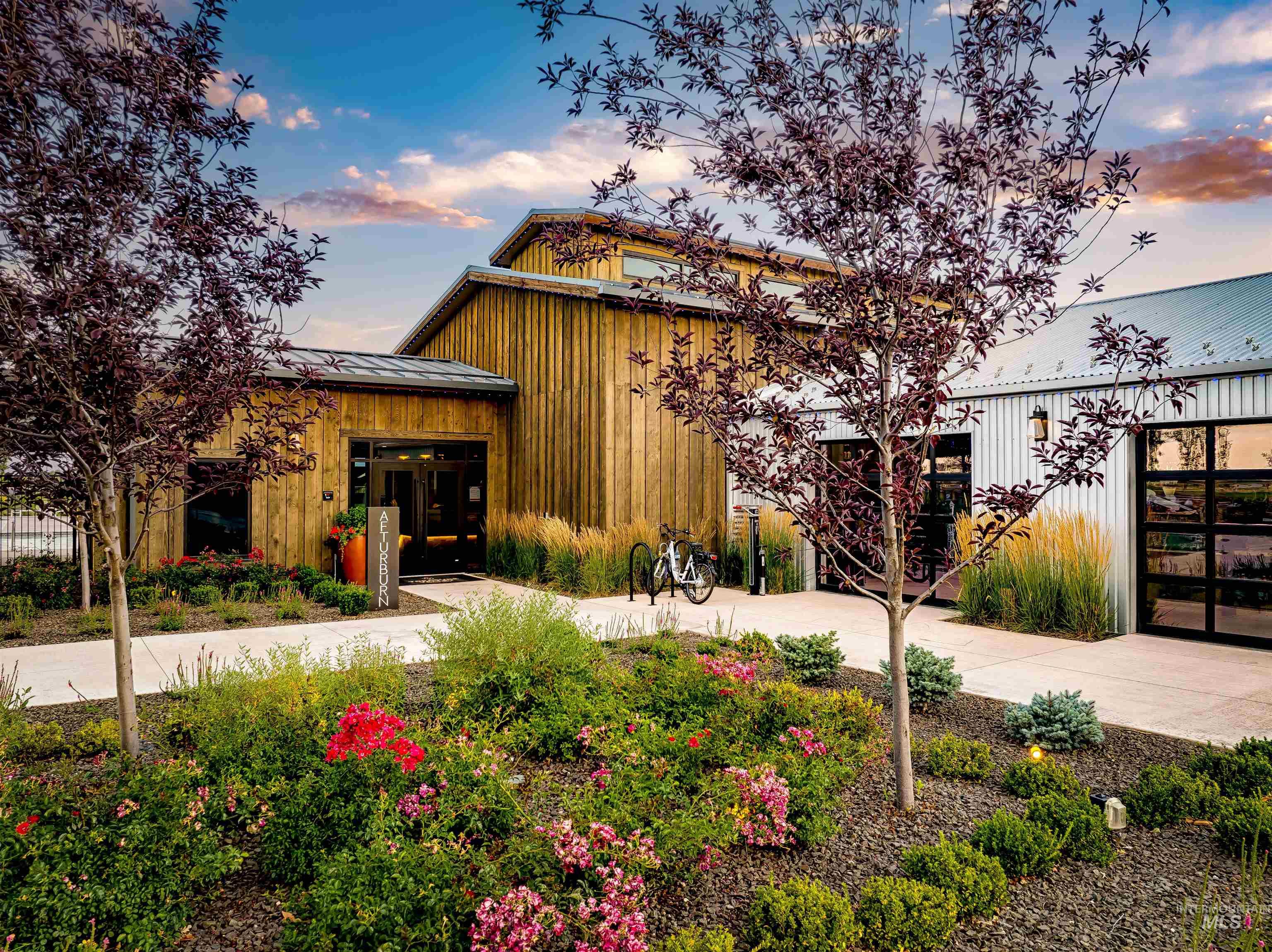 12136 S Glory Ln, Kuna, Idaho 83634, 2 Bedrooms, 2 Bathrooms, Residential For Sale, Price $444,900, 98994261
