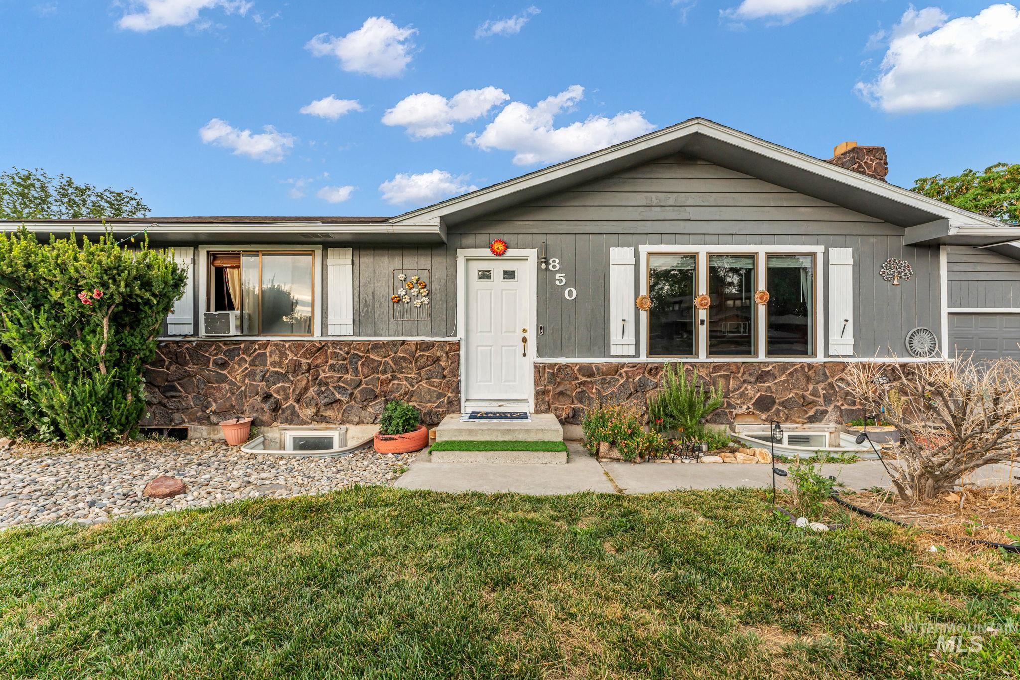 850 Rosewood dr., Twin Falls, Idaho 83301, 4 Bedrooms, 3 Bathrooms, Residential For Sale, Price $365,000,MLS 98994277