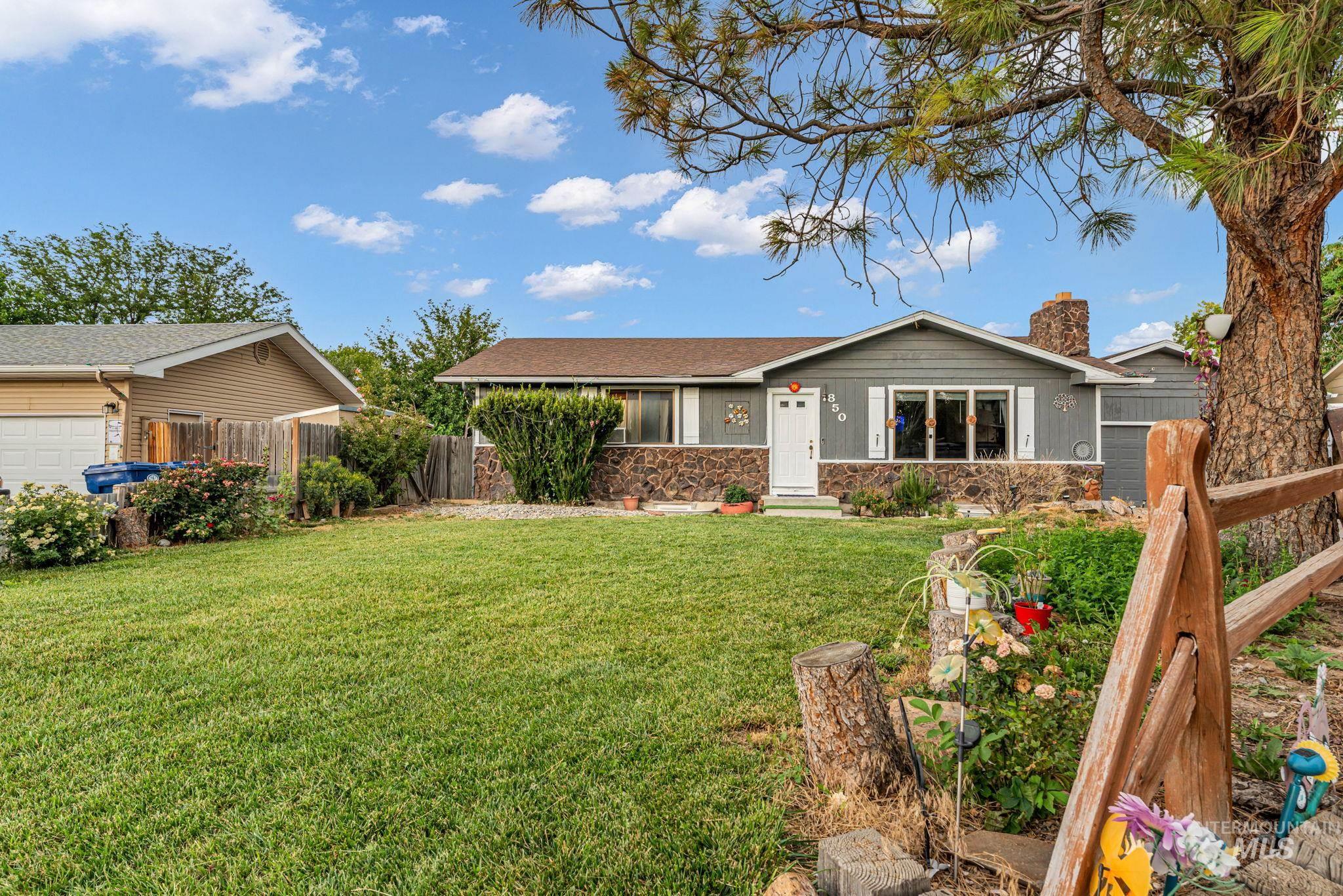 850 Rosewood dr., Twin Falls, Idaho 83301, 4 Bedrooms, 3 Bathrooms, Residential For Sale, Price $365,000,MLS 98994277