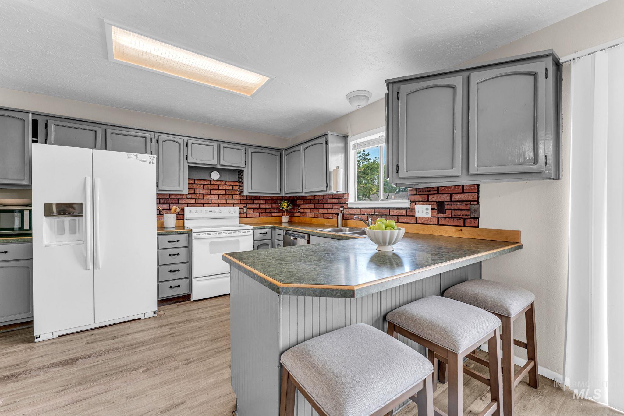 850 Rosewood dr., Twin Falls, Idaho 83301, 4 Bedrooms, 3 Bathrooms, Residential For Sale, Price $365,000,MLS 98994277