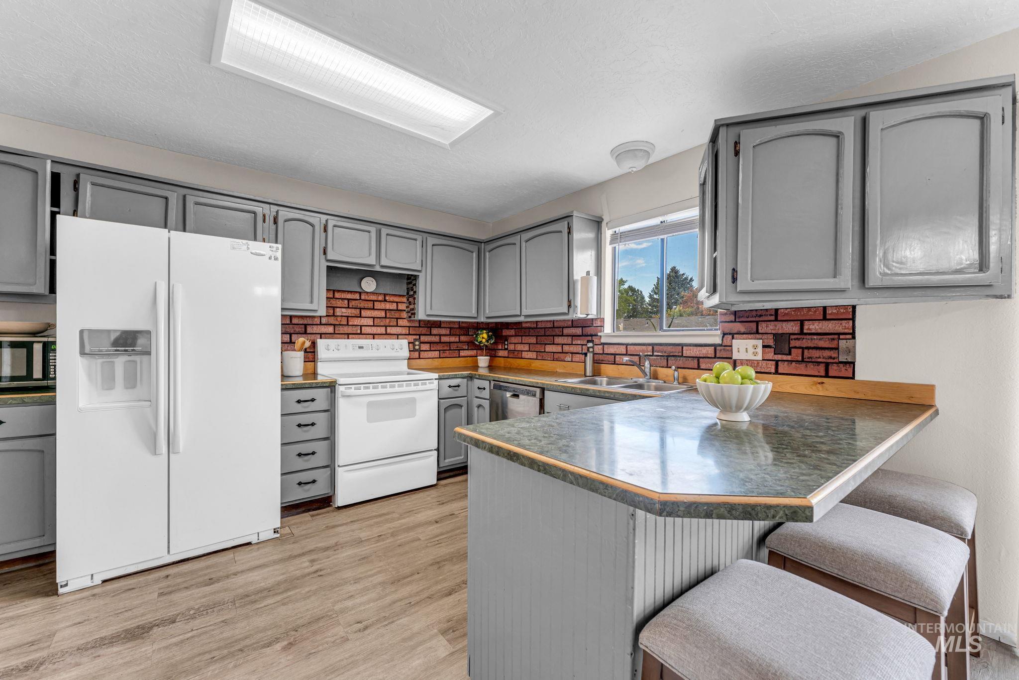 850 Rosewood dr., Twin Falls, Idaho 83301, 4 Bedrooms, 3 Bathrooms, Residential For Sale, Price $365,000,MLS 98994277