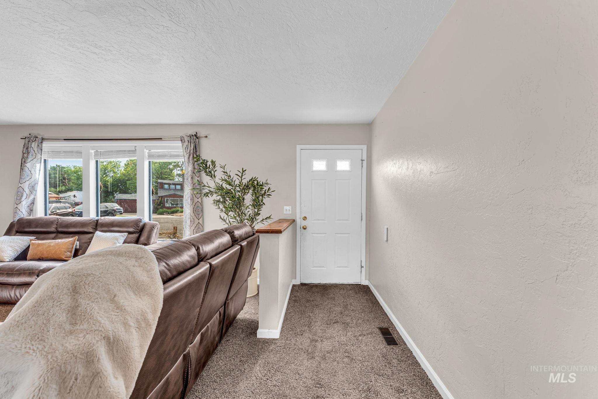 850 Rosewood dr., Twin Falls, Idaho 83301, 4 Bedrooms, 3 Bathrooms, Residential For Sale, Price $365,000,MLS 98994277