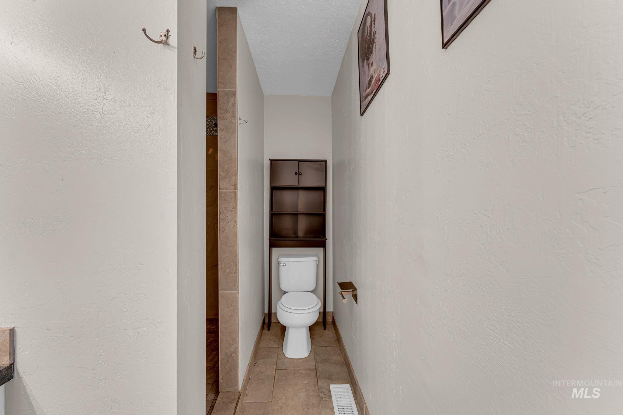 850 Rosewood dr., Twin Falls, Idaho 83301, 4 Bedrooms, 3 Bathrooms, Residential For Sale, Price $365,000,MLS 98994277