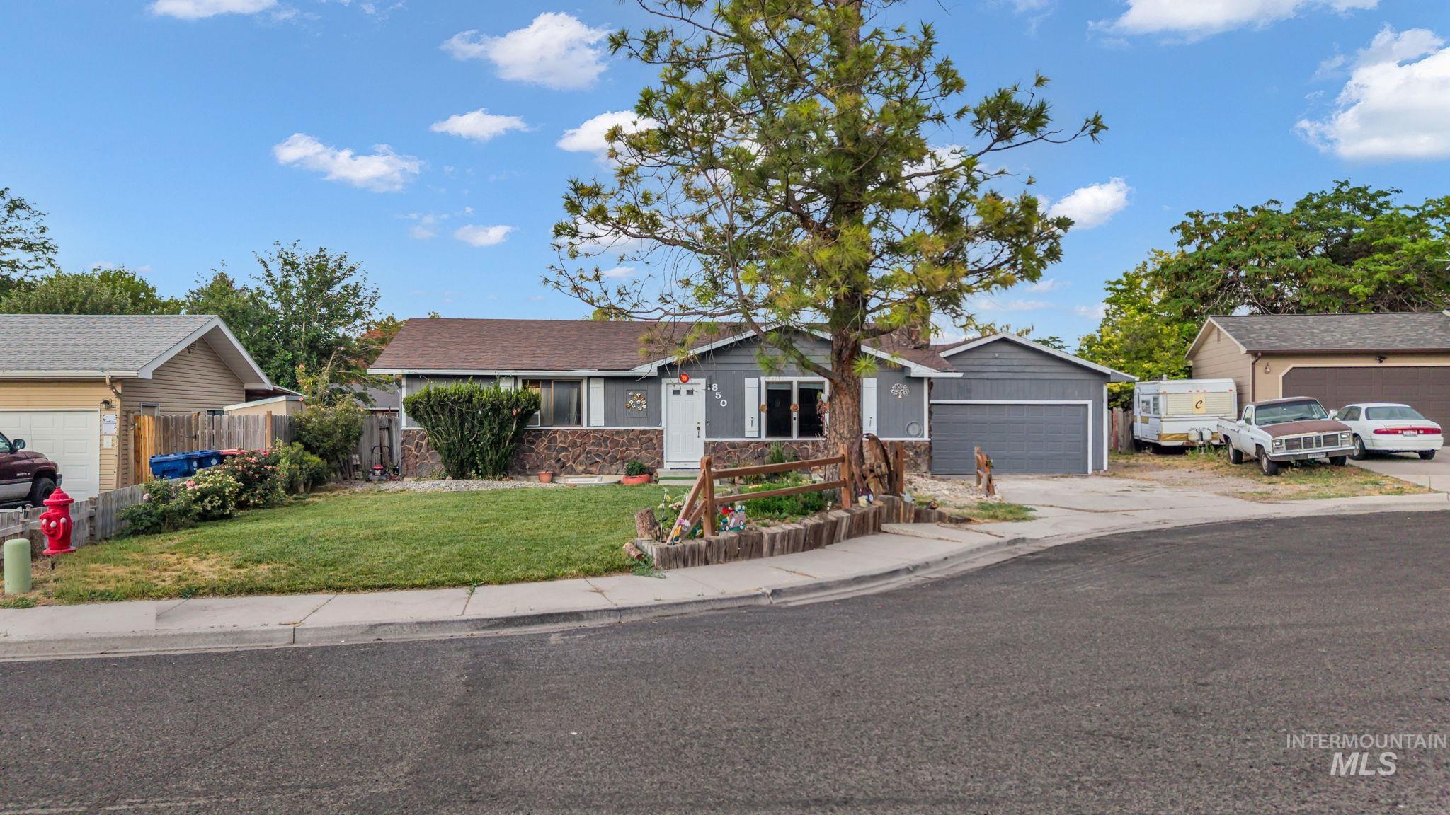 850 Rosewood dr., Twin Falls, Idaho 83301, 4 Bedrooms, 3 Bathrooms, Residential For Sale, Price $365,000,MLS 98994277