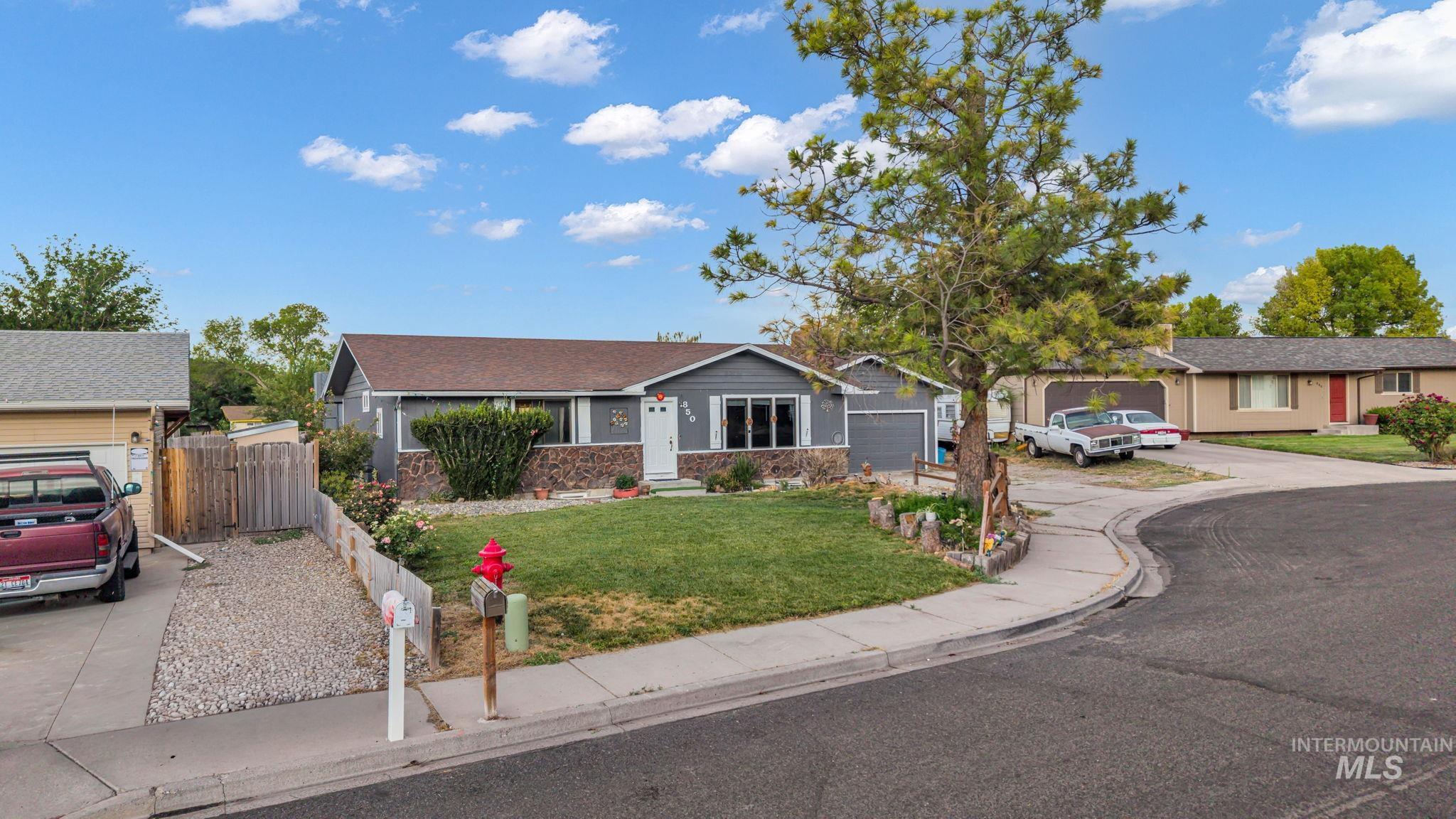 850 Rosewood dr., Twin Falls, Idaho 83301, 4 Bedrooms, 3 Bathrooms, Residential For Sale, Price $365,000,MLS 98994277
