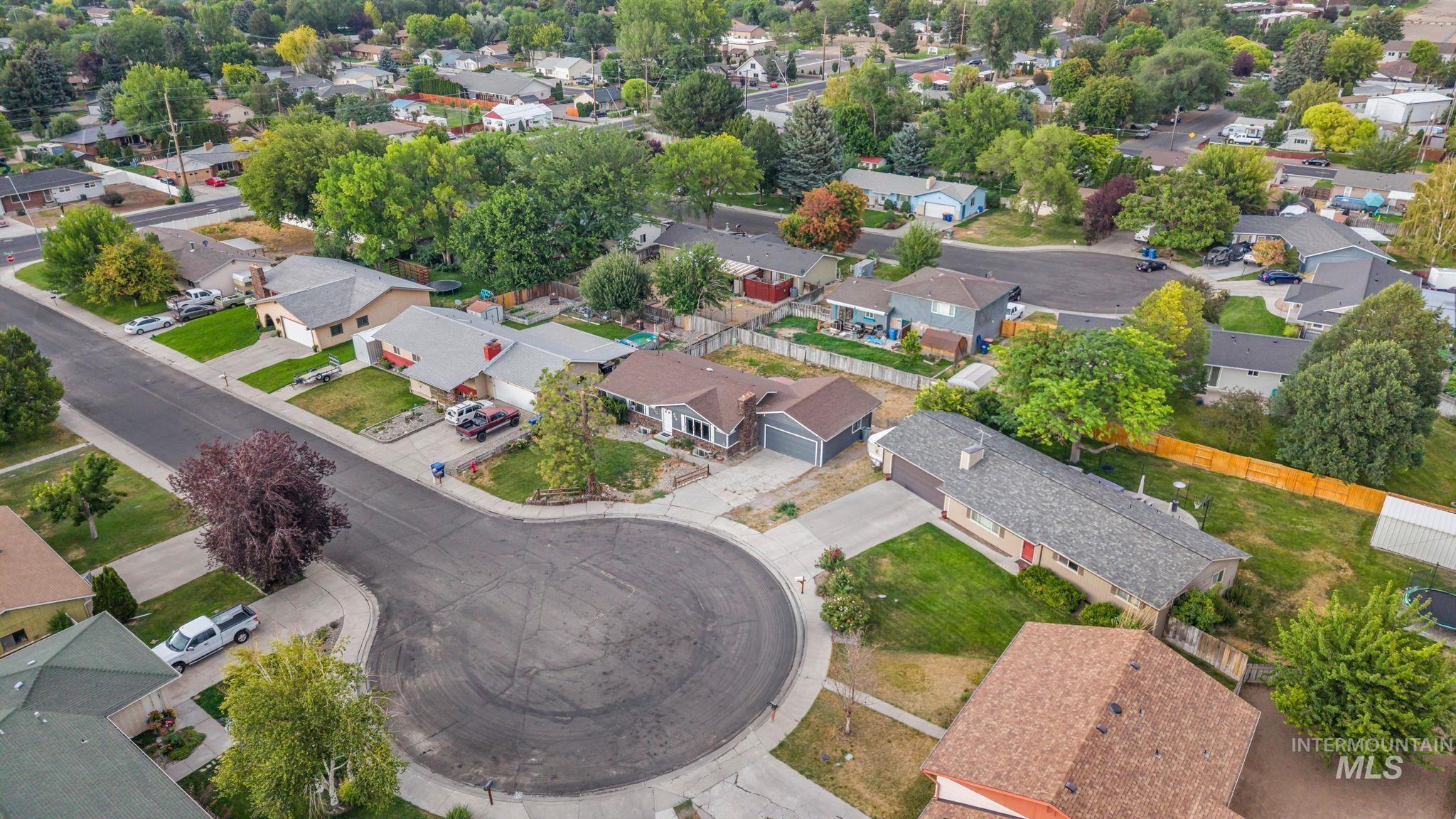 850 Rosewood dr., Twin Falls, Idaho 83301, 4 Bedrooms, 3 Bathrooms, Residential For Sale, Price $365,000,MLS 98994277