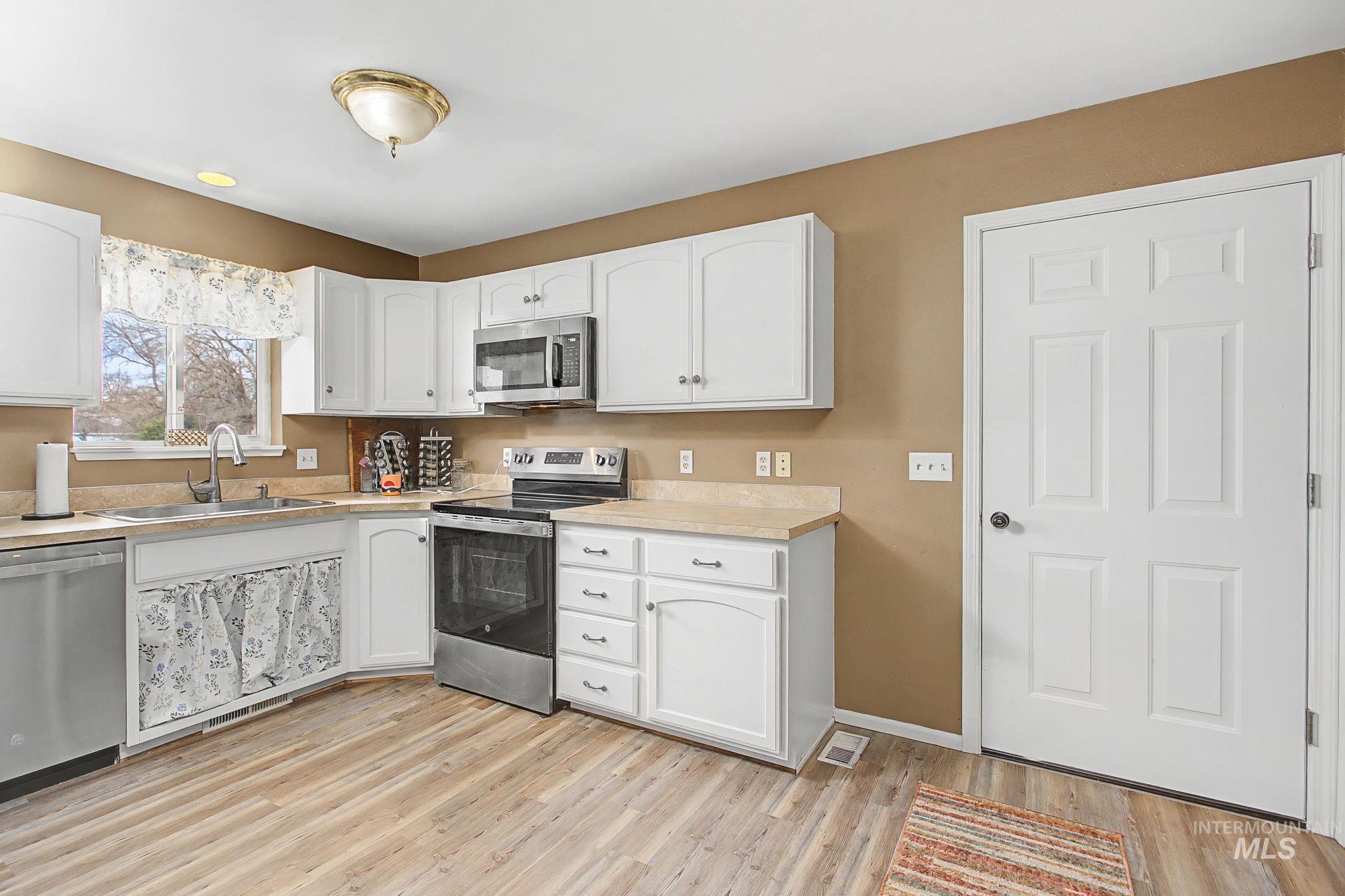 919 9th Street, Clarkston, Washington 99403, 3 Bedrooms, 2 Bathrooms, Residential For Sale, Price $289,000,MLS 98994287