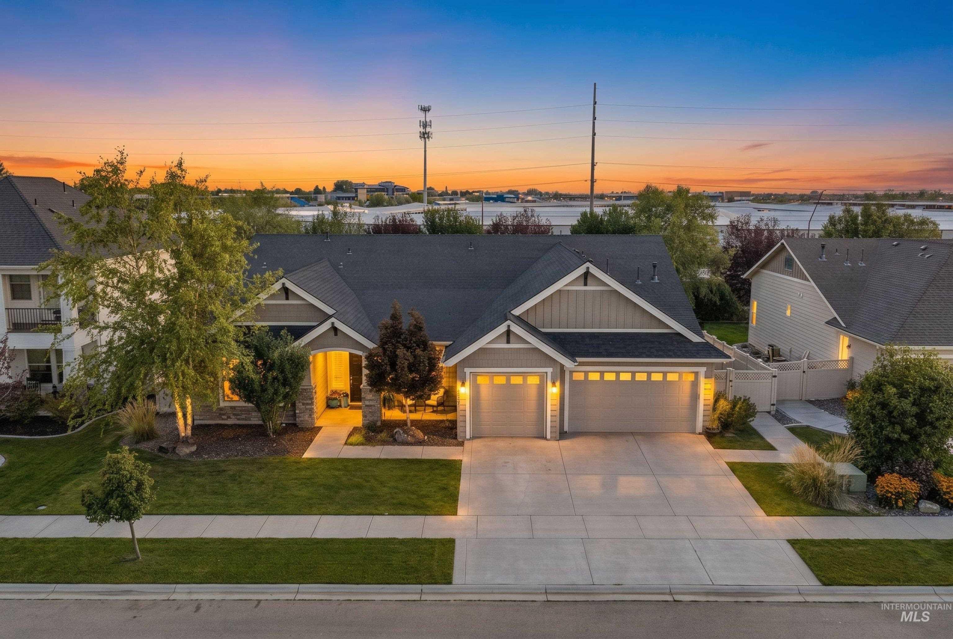 3701 N. Pampas Ave, Meridian, Idaho 83646, 5 Bedrooms, 3.5 Bathrooms, Residential For Sale, Price $774,000,MLS 98994327