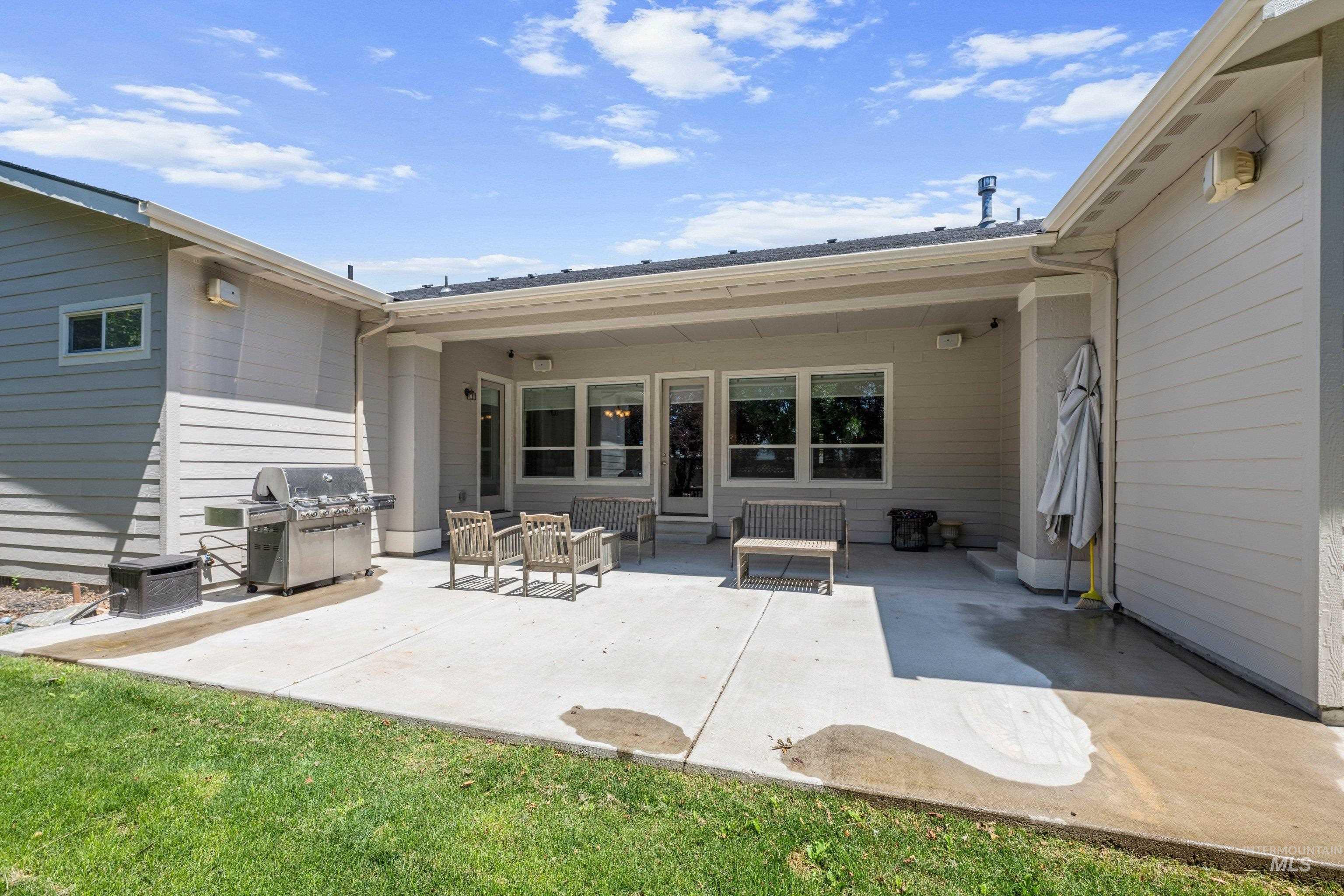 3701 N. Pampas Ave, Meridian, Idaho 83646, 5 Bedrooms, 3.5 Bathrooms, Residential For Sale, Price $774,000,MLS 98994327