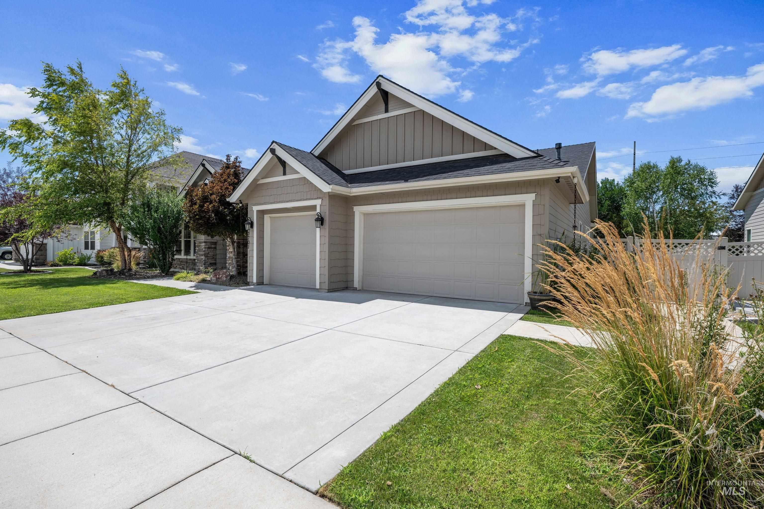 3701 N. Pampas Ave, Meridian, Idaho 83646, 5 Bedrooms, 3.5 Bathrooms, Residential For Sale, Price $774,000,MLS 98994327