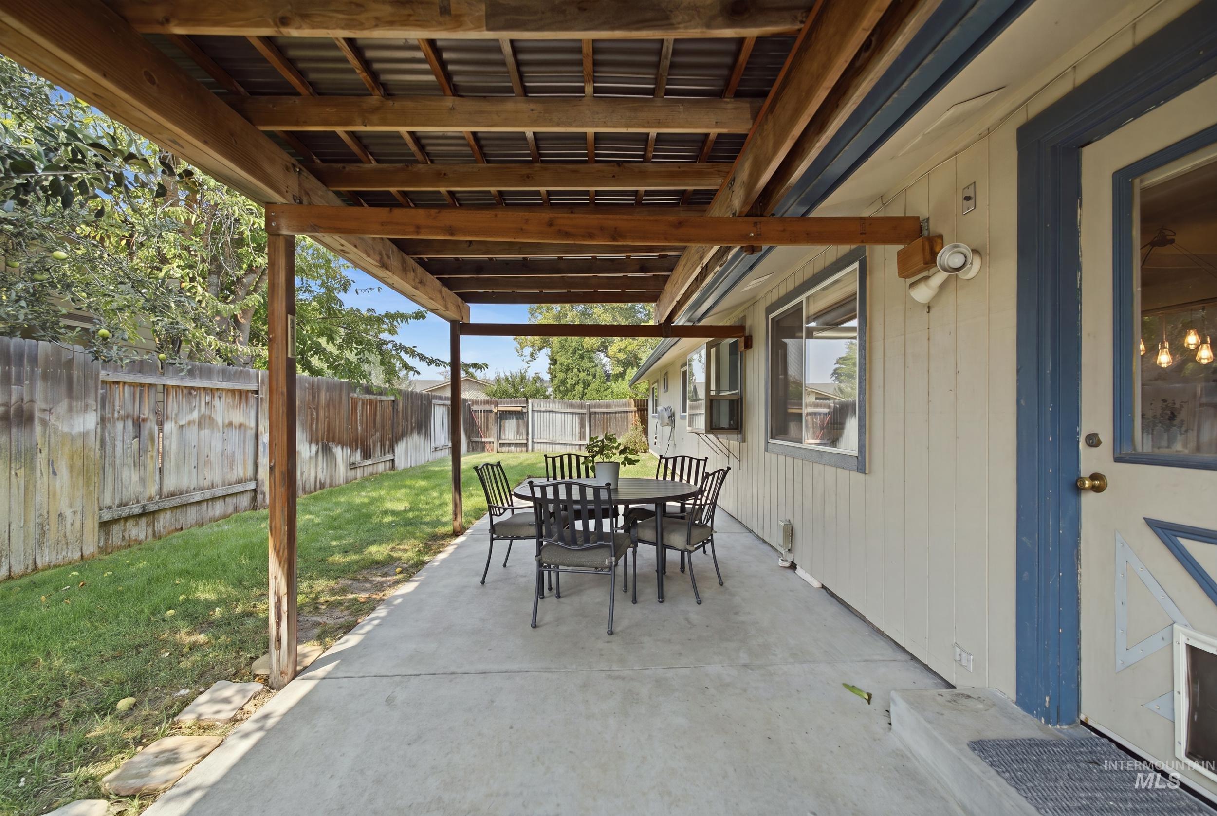 3669 N Tee Avenue, Boise, Idaho 83704, 4 Bedrooms, 2 Bathrooms, Residential For Sale, Price $490,000,MLS 98994337