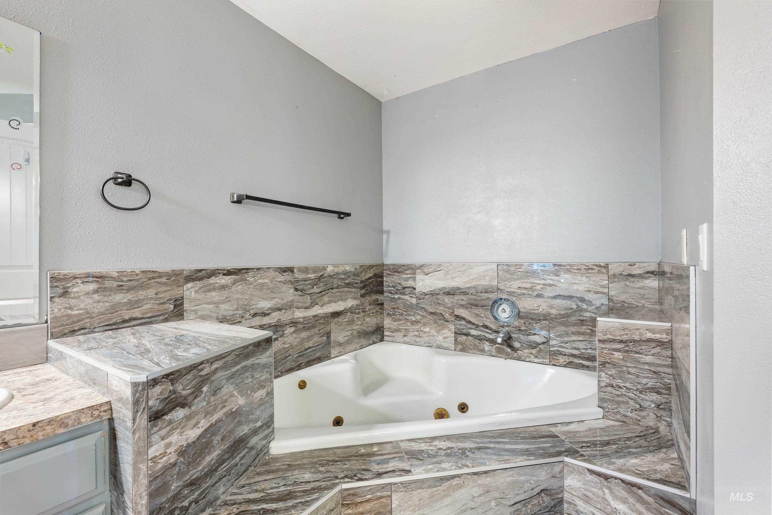 1988 W Kingswood Ct, Meridian, Idaho 83646, 4 Bedrooms, 3.5 Bathrooms, Residential For Sale, Price $514,999,MLS 98994357