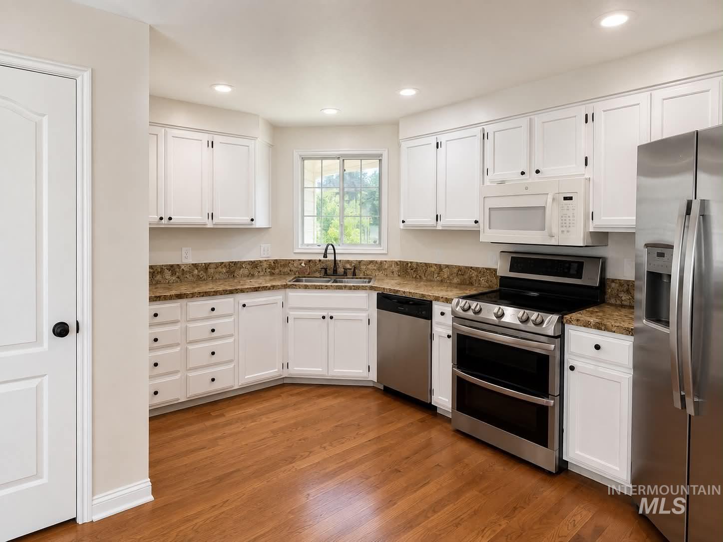 1988 W Kingswood Ct, Meridian, Idaho 83646, 4 Bedrooms, 3.5 Bathrooms, Residential For Sale, Price $514,999,MLS 98994357