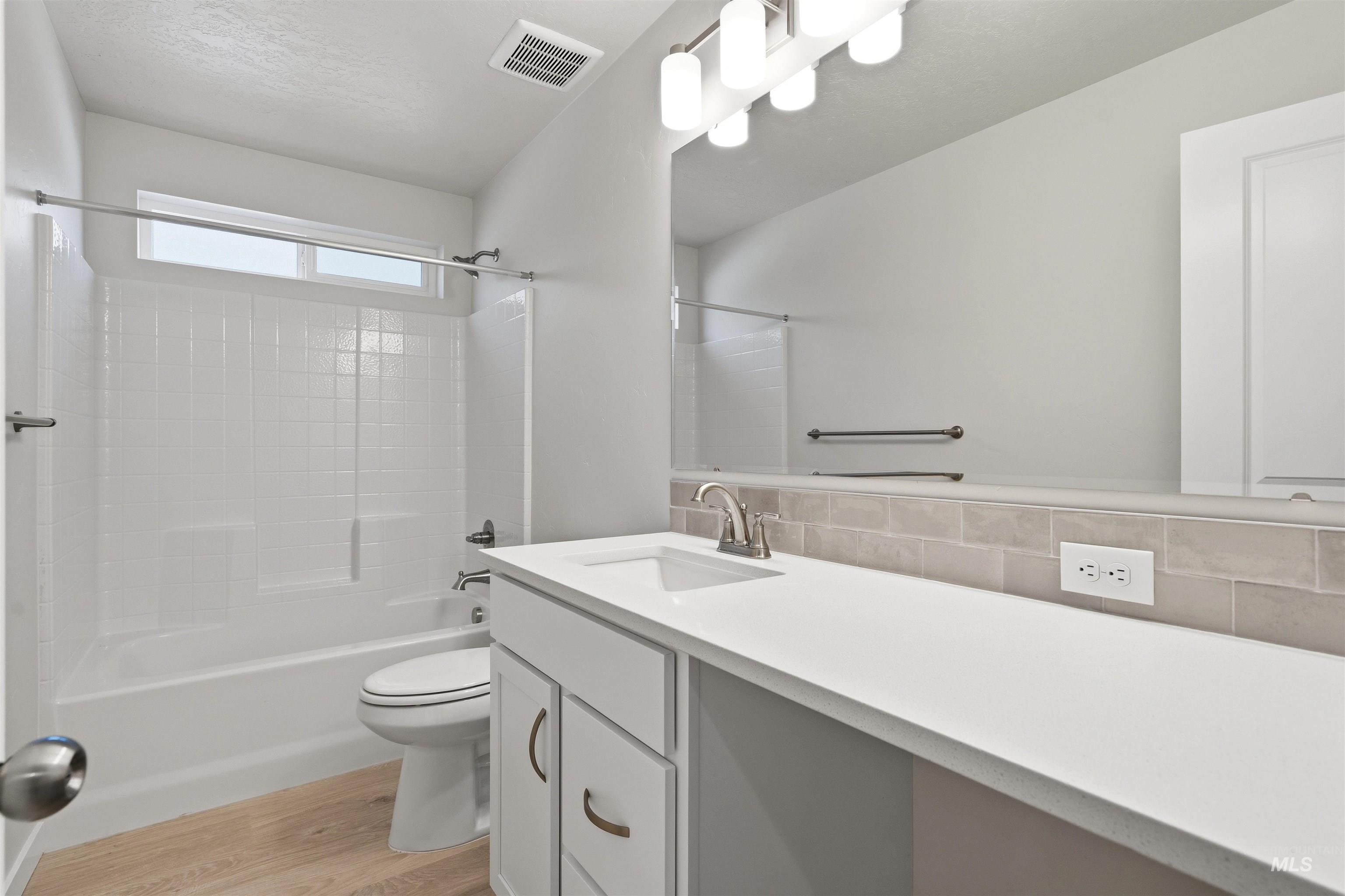 10171 Bellevue Ridge St, Nampa, Idaho 83687, 5 Bedrooms, 3 Bathrooms, Residential For Sale, Price $469,990,MLS 98994396