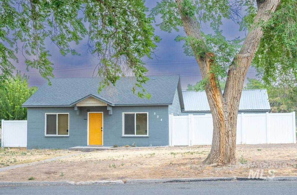 504 8th Ave. N, Buhl, Idaho 83316, 2 Bedrooms, 1 Bathroom, Residential For Sale, Price $236,000,MLS 98994398