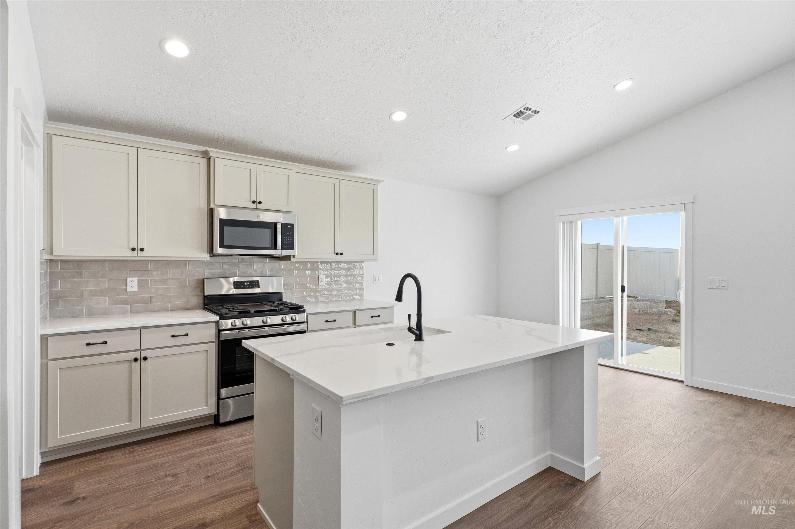 10123 Bellevue Ridge St, Nampa, Idaho 83687, 3 Bedrooms, 2 Bathrooms, Residential For Sale, Price $449,990,MLS 98994401