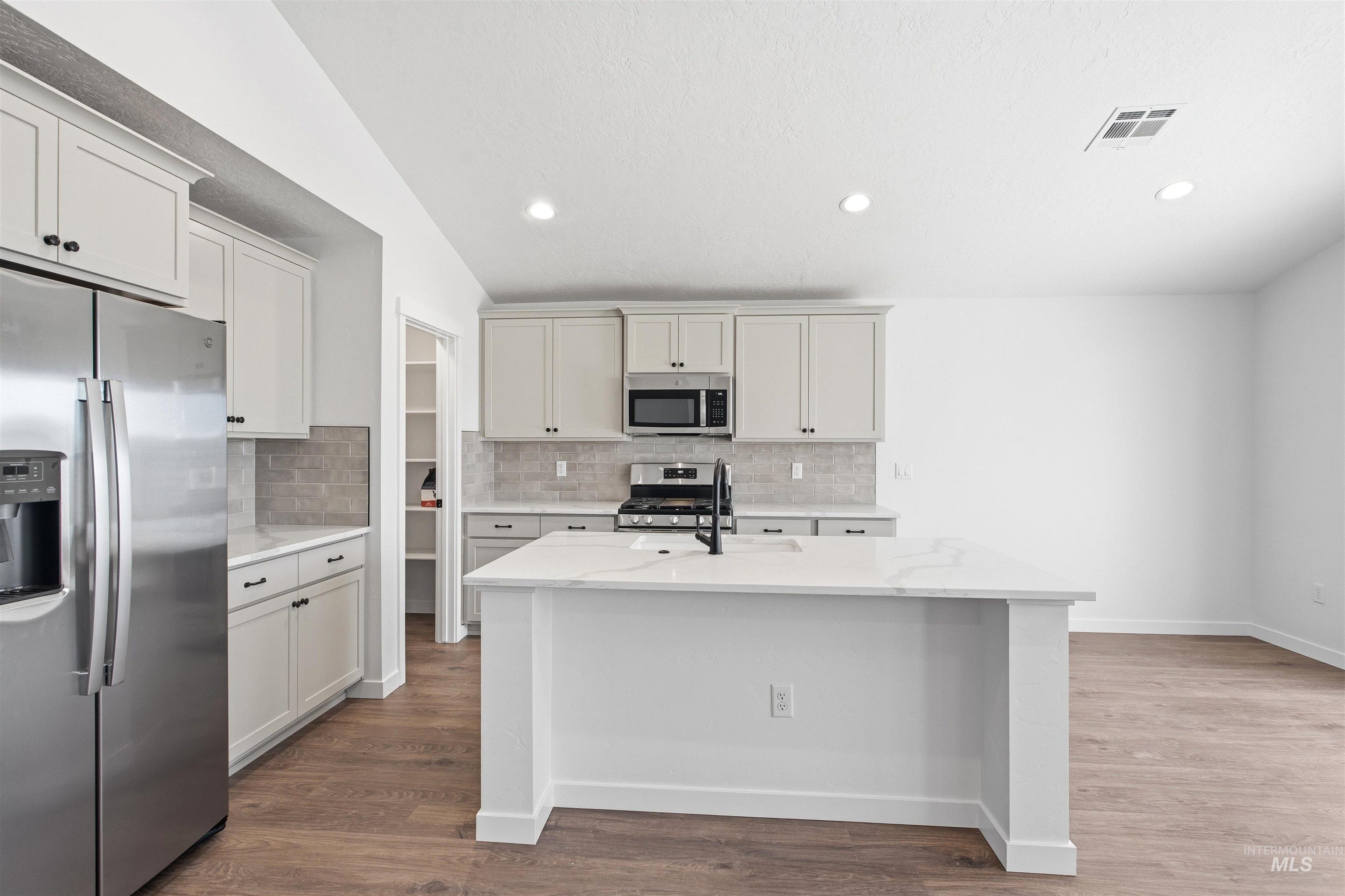 10123 Bellevue Ridge St, Nampa, Idaho 83687, 3 Bedrooms, 2 Bathrooms, Residential For Sale, Price $449,990,MLS 98994401