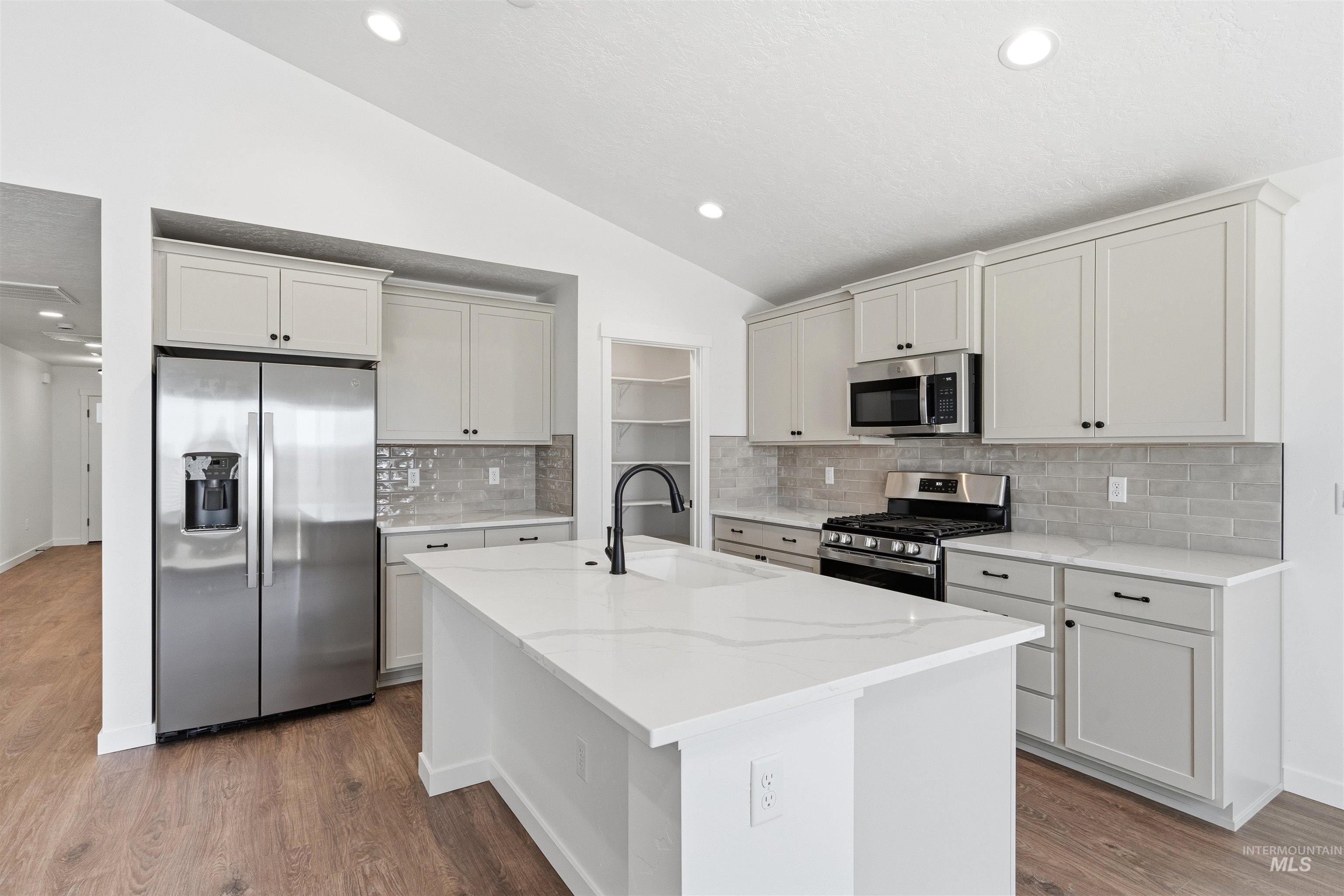 10123 Bellevue Ridge St, Nampa, Idaho 83687, 3 Bedrooms, 2 Bathrooms, Residential For Sale, Price $449,990,MLS 98994401