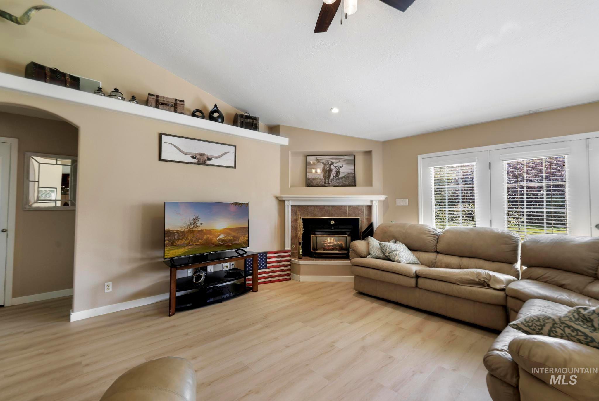 3962 N 2405 E, Filer, Idaho 83328, 5 Bedrooms, 3 Bathrooms, Residential For Sale, Price $1,097,000,MLS 98994404