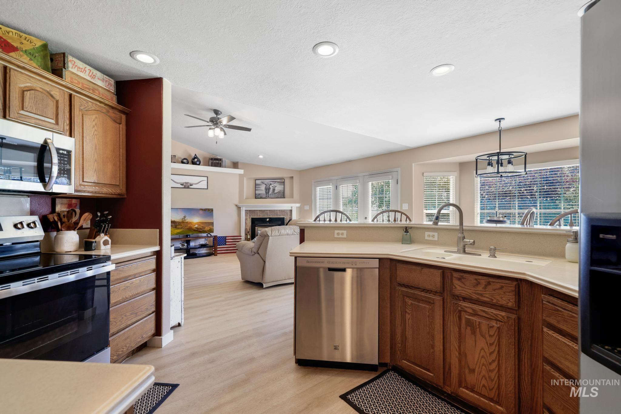 3962 N 2405 E, Filer, Idaho 83328, 5 Bedrooms, 3 Bathrooms, Residential For Sale, Price $1,097,000,MLS 98994404