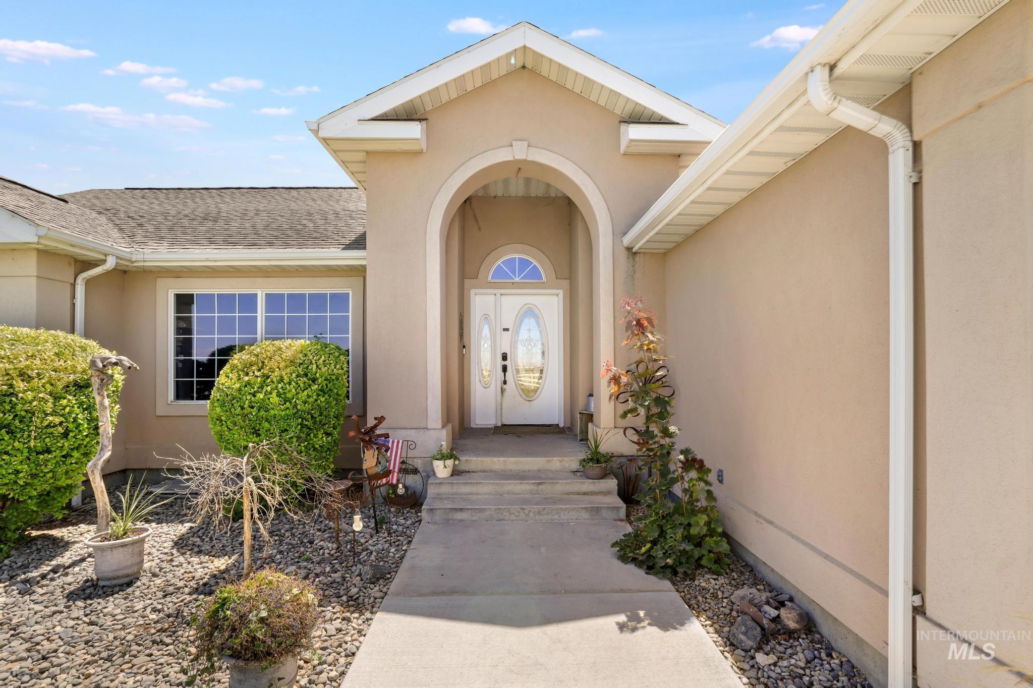 3962 N 2405 E, Filer, Idaho 83328, 5 Bedrooms, 3 Bathrooms, Residential For Sale, Price $1,097,000,MLS 98994404