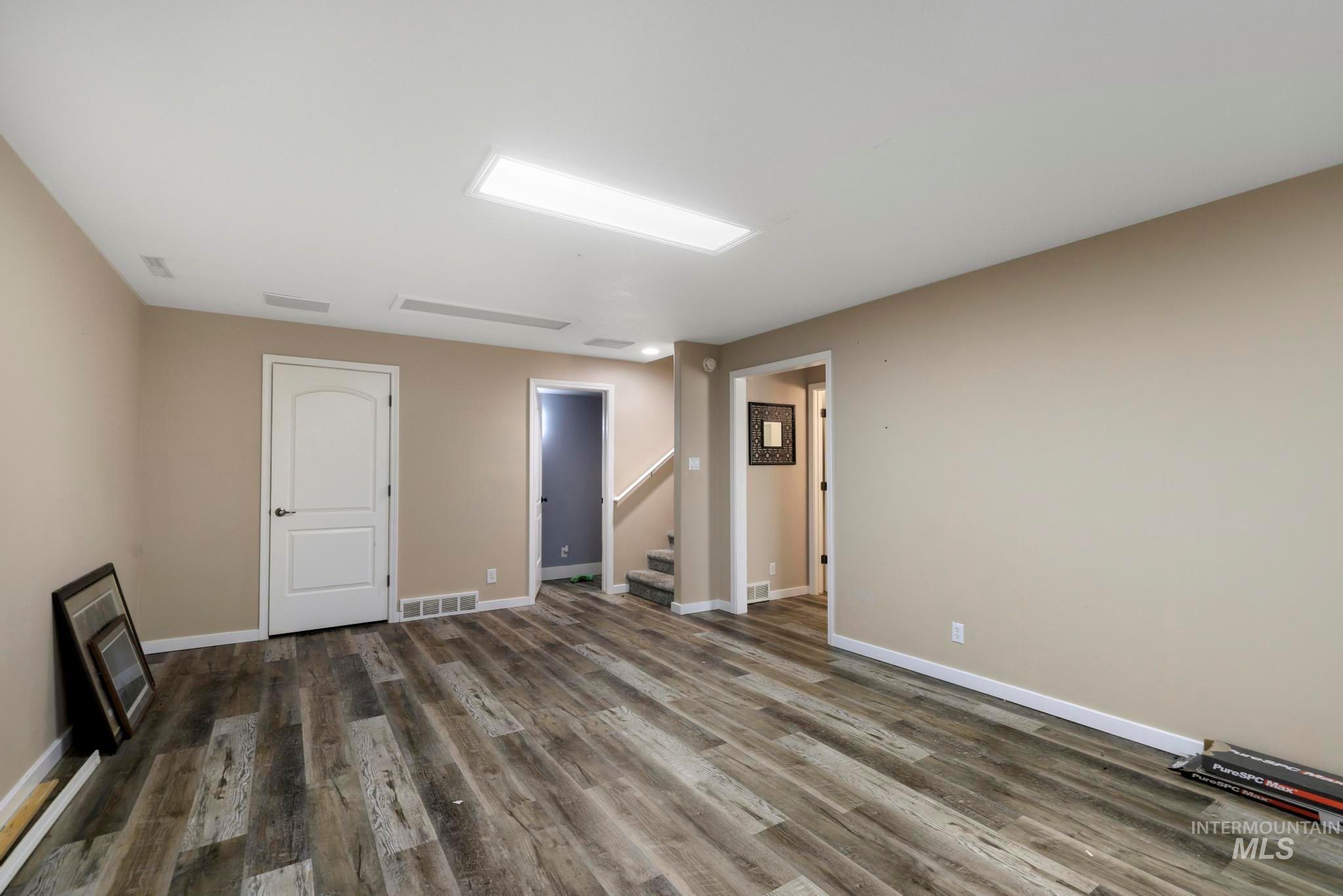 3962 N 2405 E, Filer, Idaho 83328, 5 Bedrooms, 3 Bathrooms, Residential For Sale, Price $1,097,000,MLS 98994404