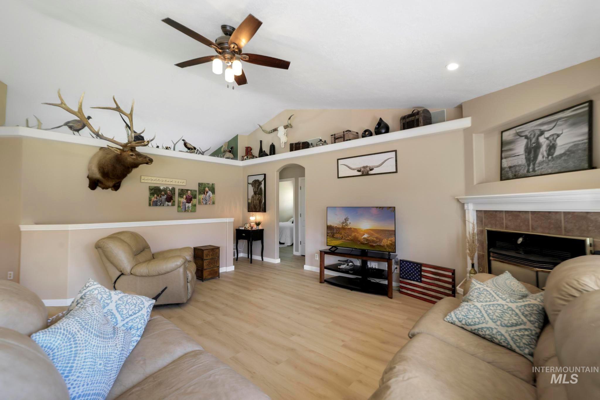 3962 N 2405 E, Filer, Idaho 83328, 5 Bedrooms, 3 Bathrooms, Residential For Sale, Price $1,097,000,MLS 98994404